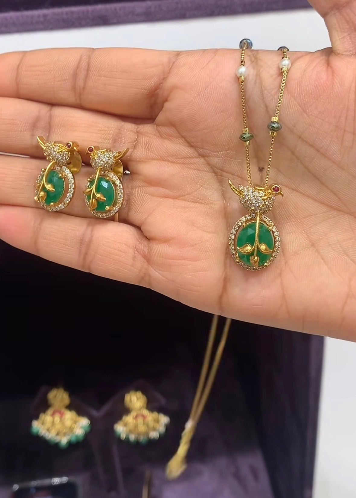 Beautiful Parrot Pendent set with Simple chain