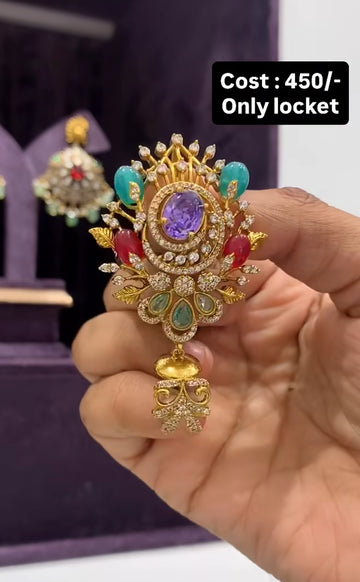 Beautiful locket with backhook