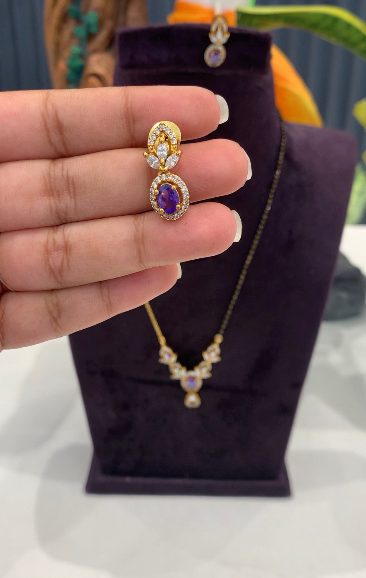 Beautiful Locket with stylish chain
