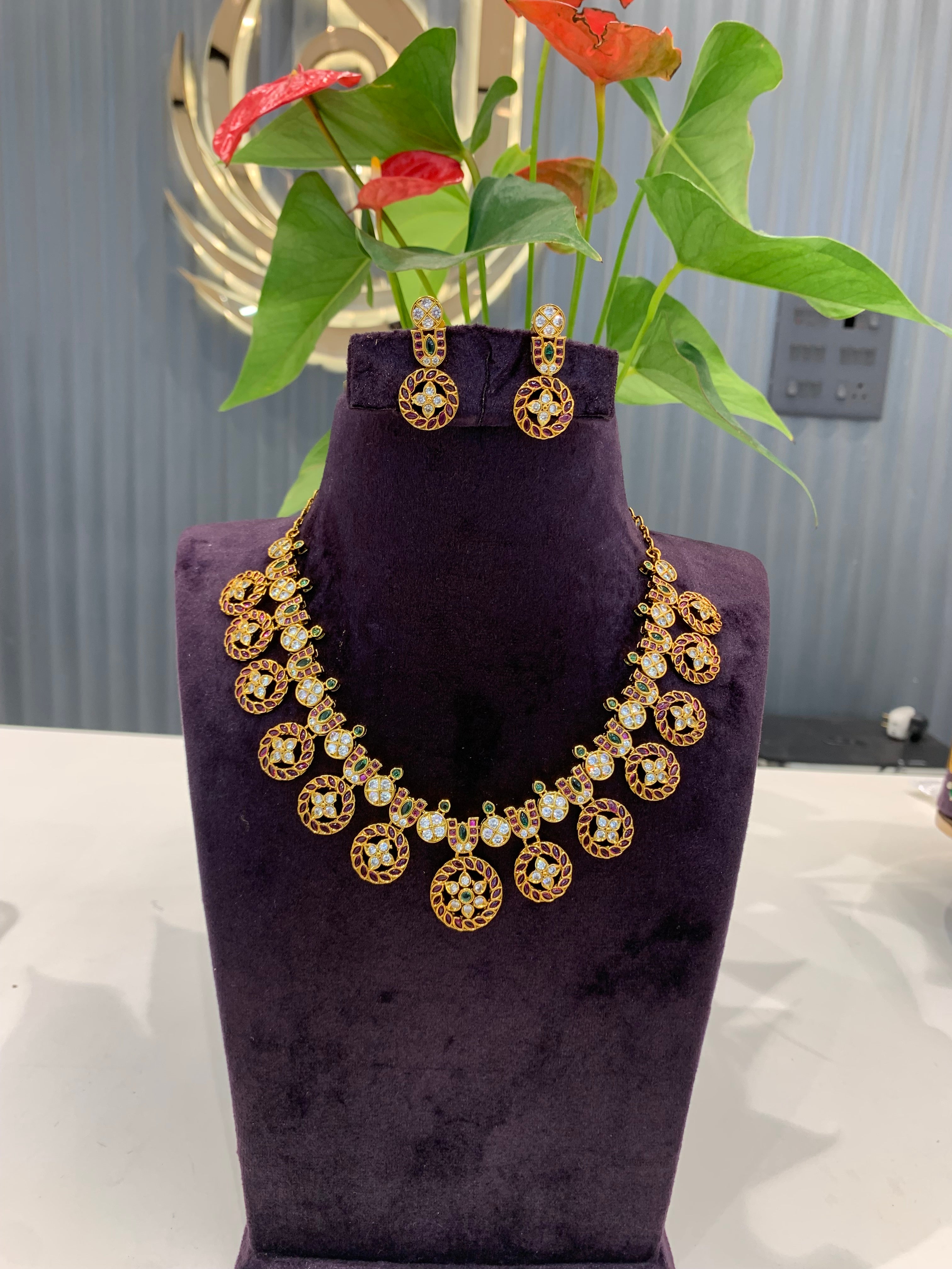 Beautiful short bottumala necklace