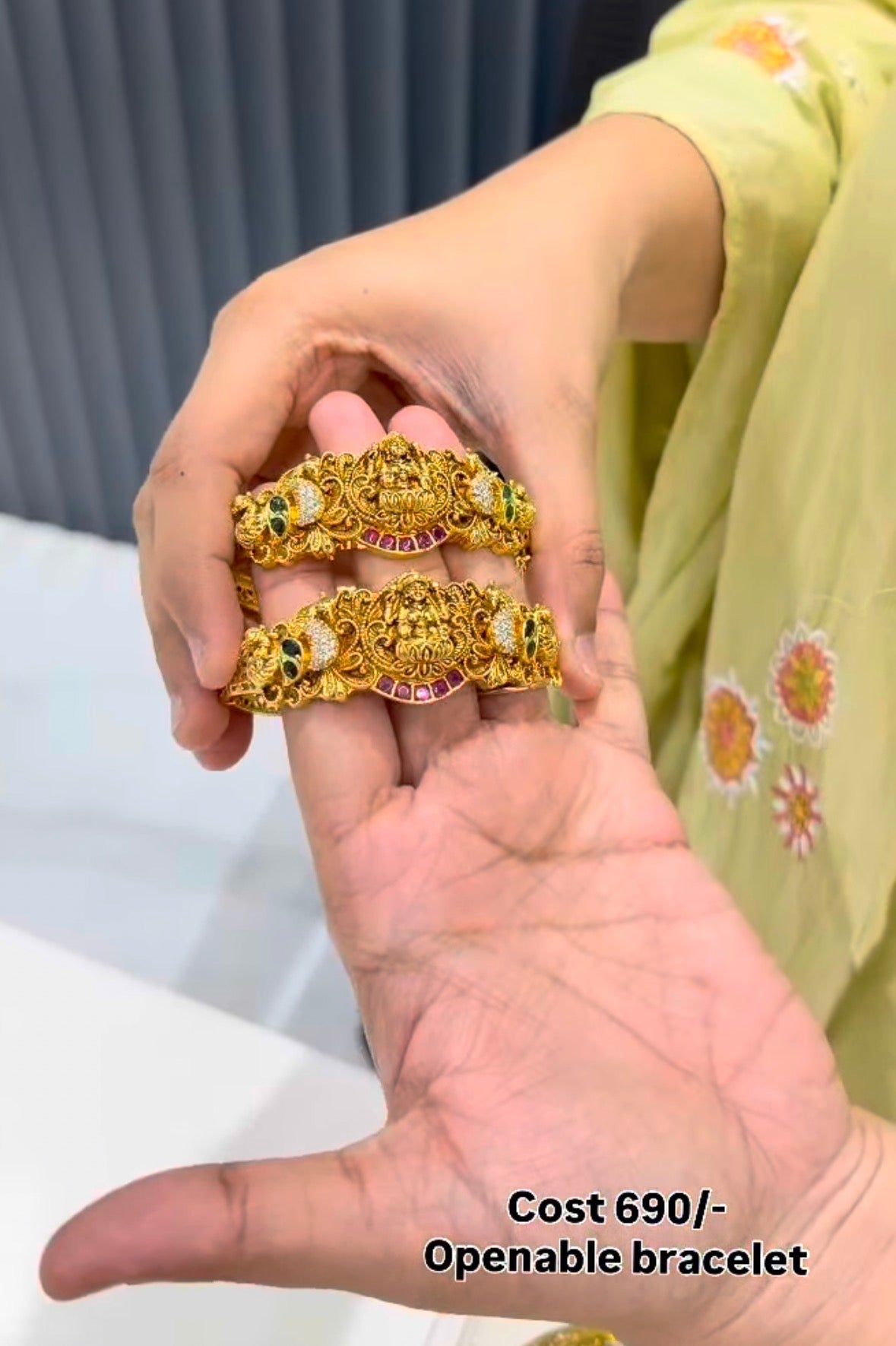Beautiful Openable Bracelet