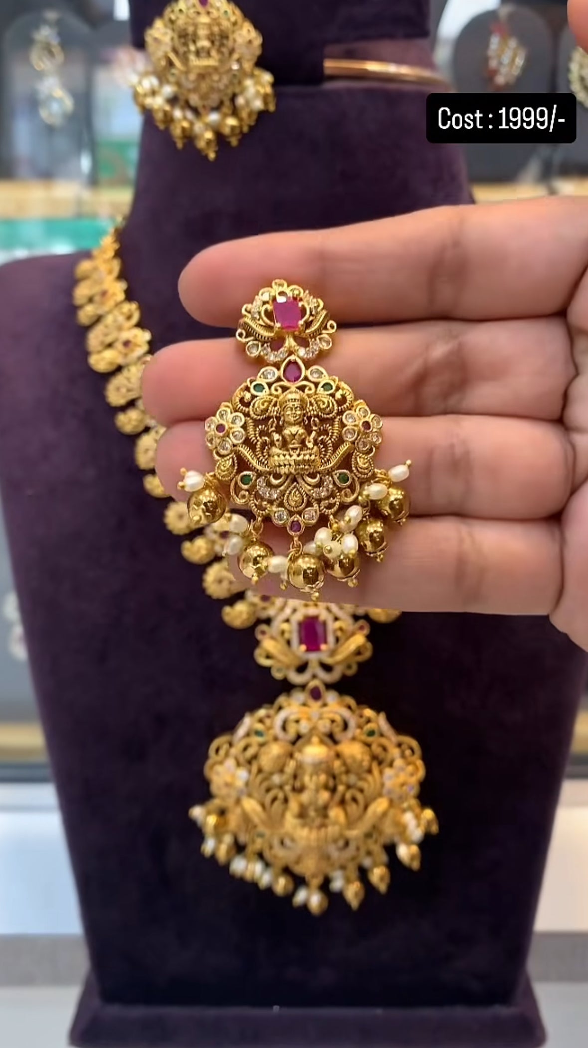 Beautiful Nakshi short necklace