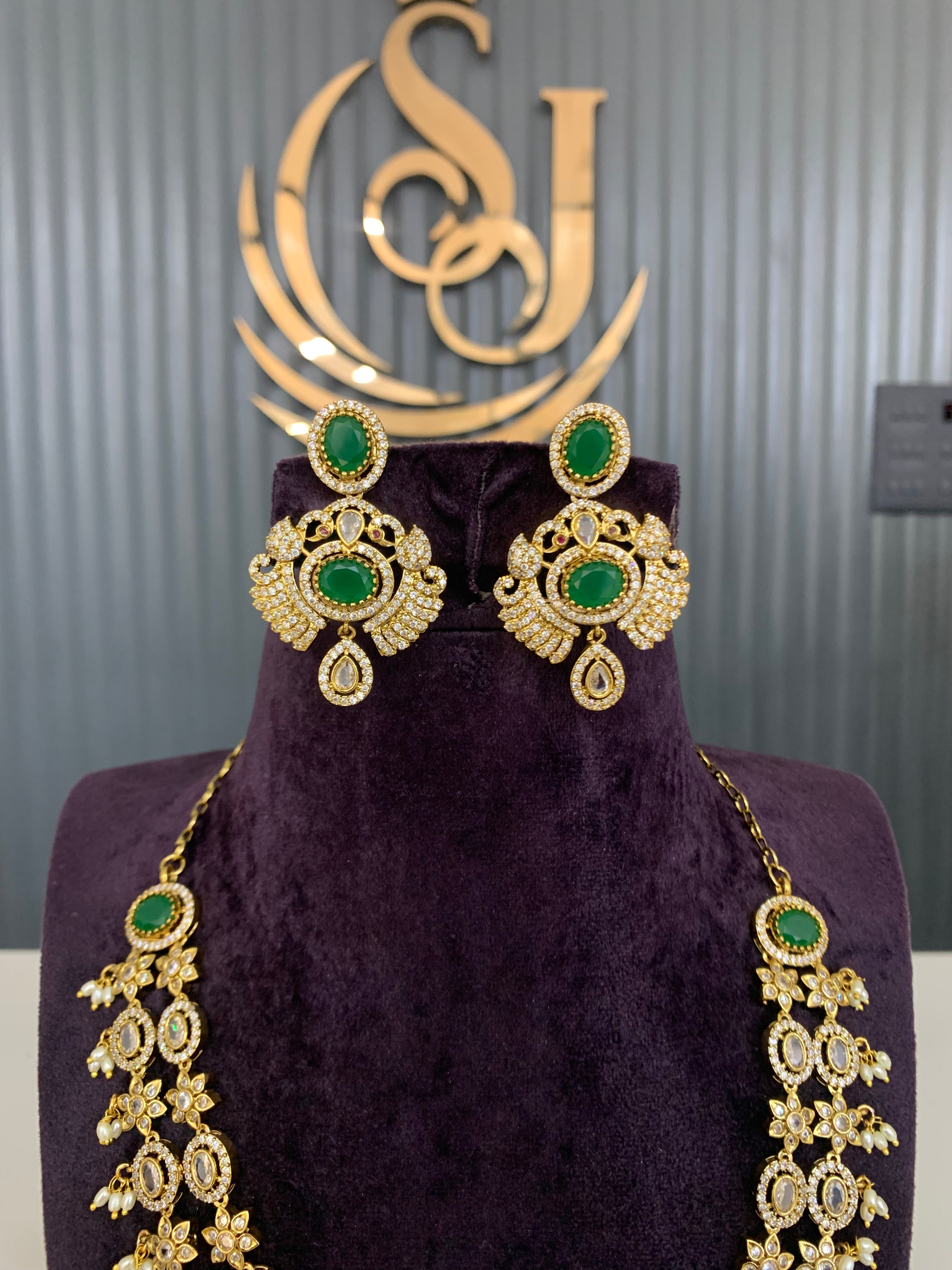 Beautiful mehandi polish necklace