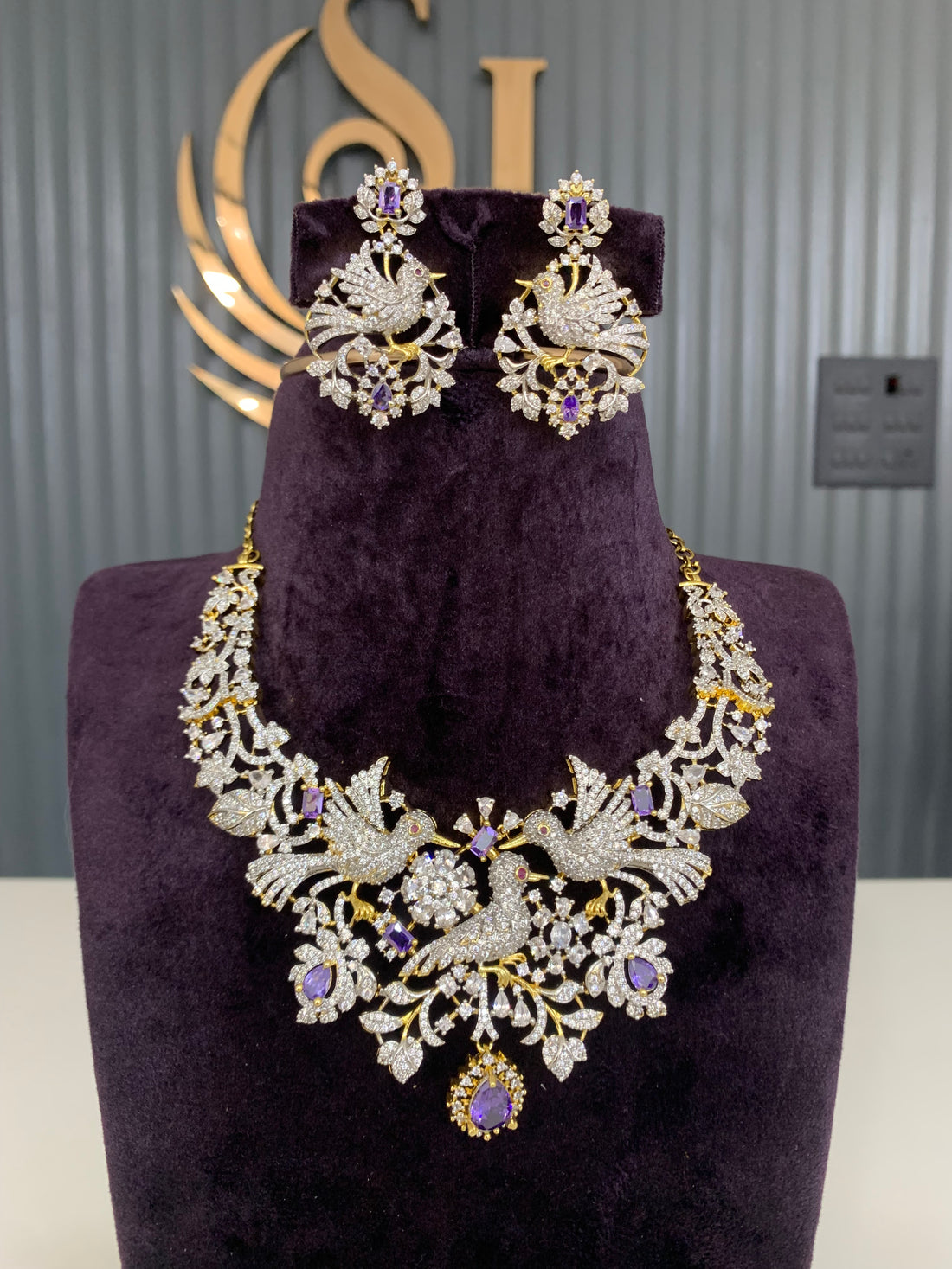 Beautiful GJ necklace