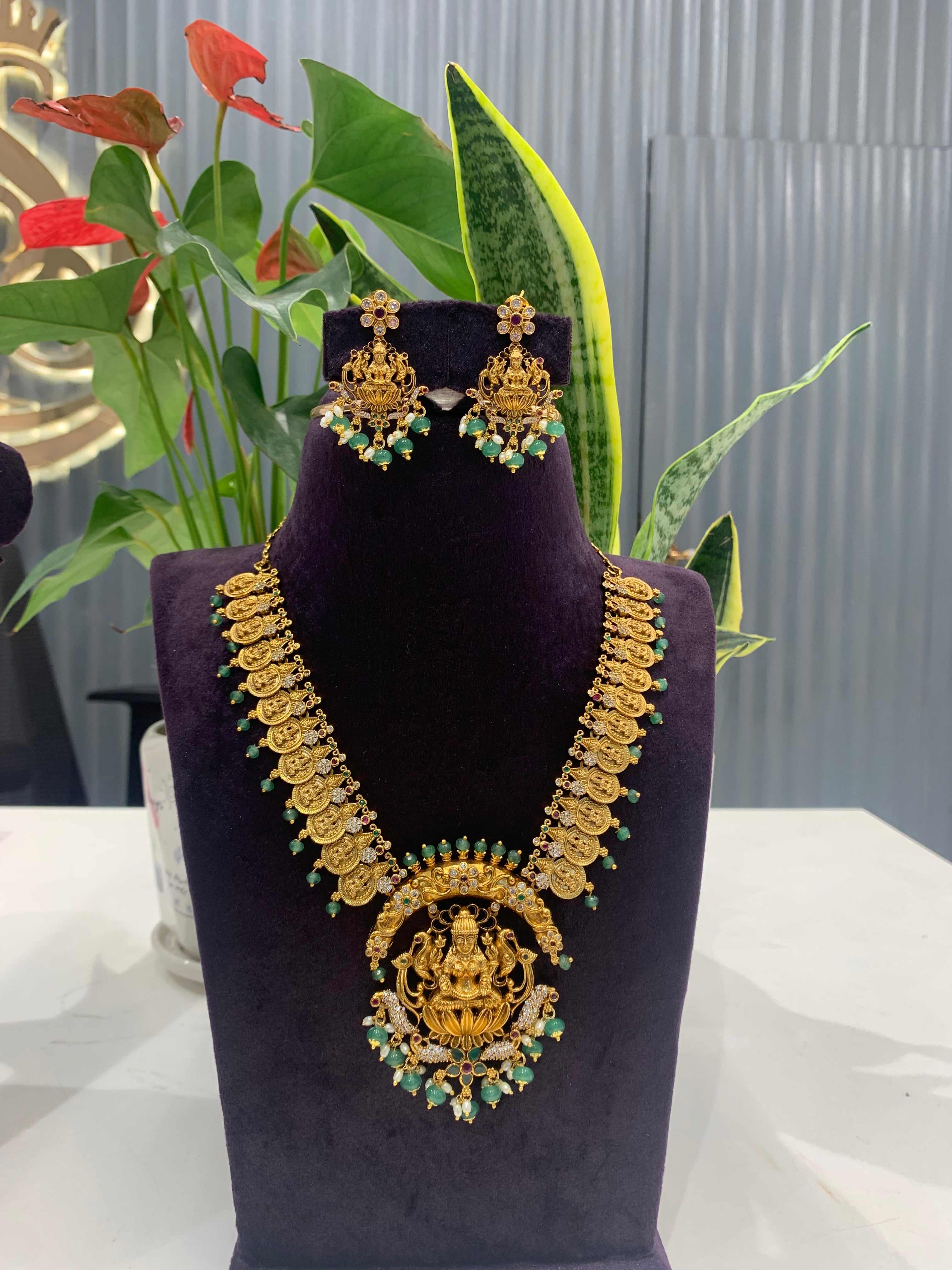 Beautiful short necklace