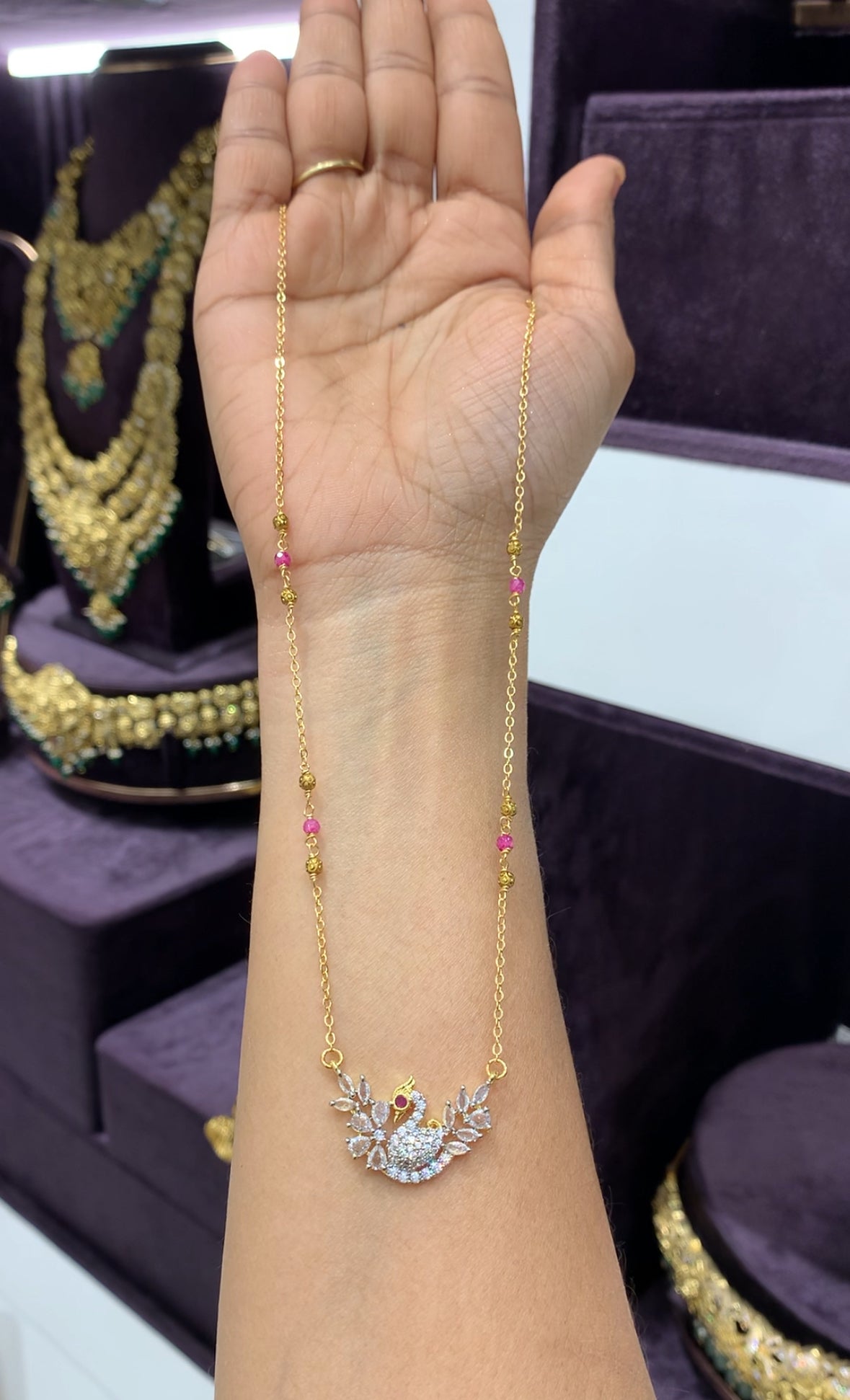 Beautiful cute pendant set with chain 18inchs