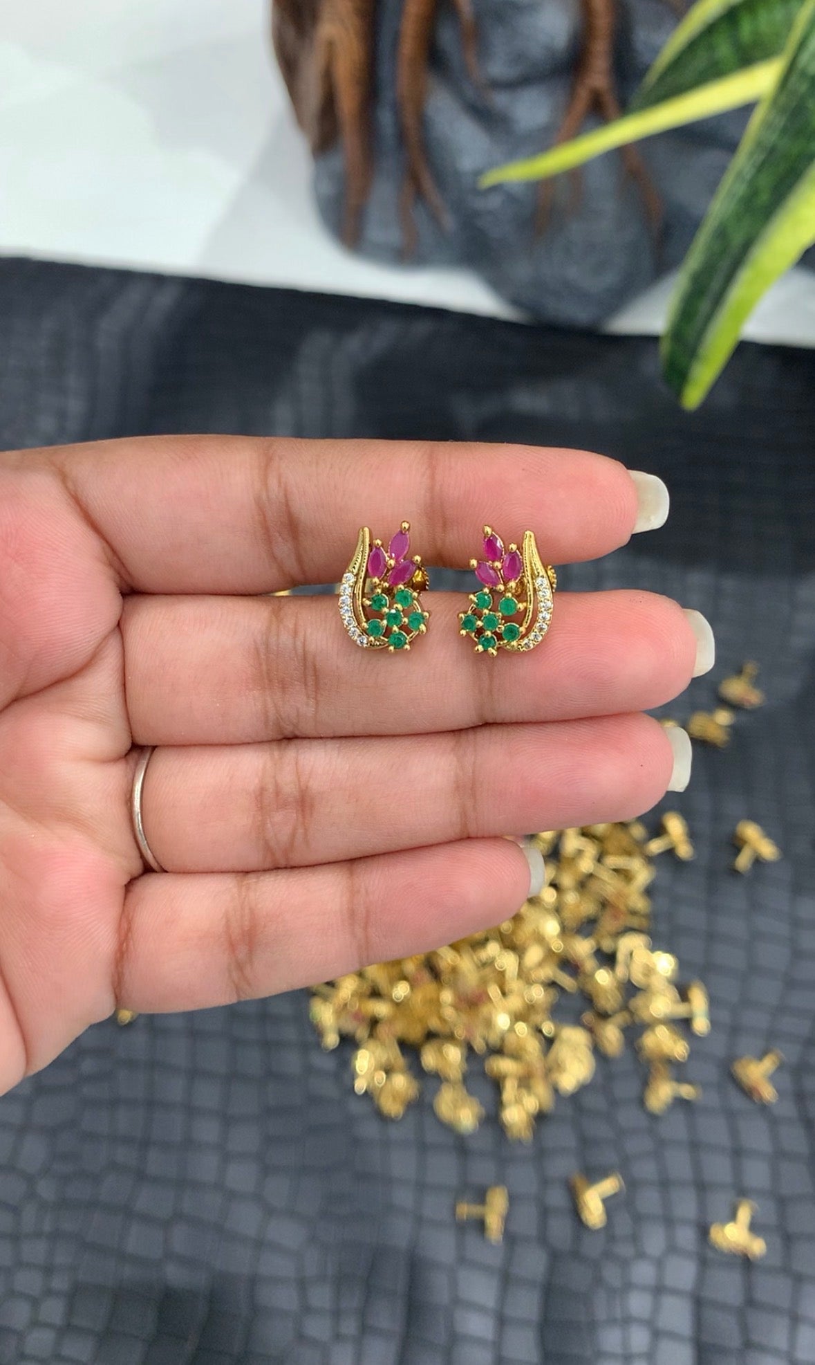 Beautiful multi screwback studs