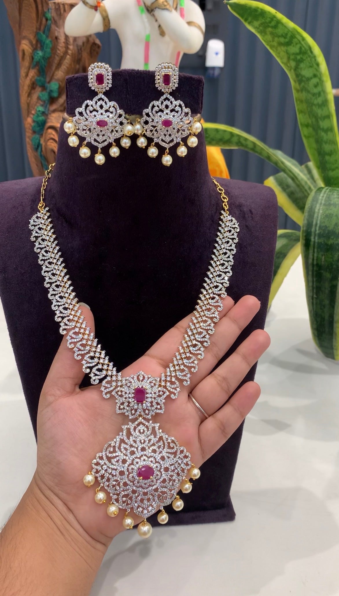 Beautiful GJ polish necklace