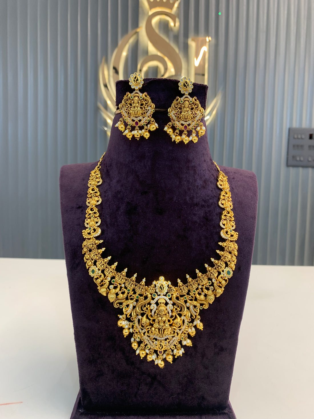 Beautiful nakshi short necklace