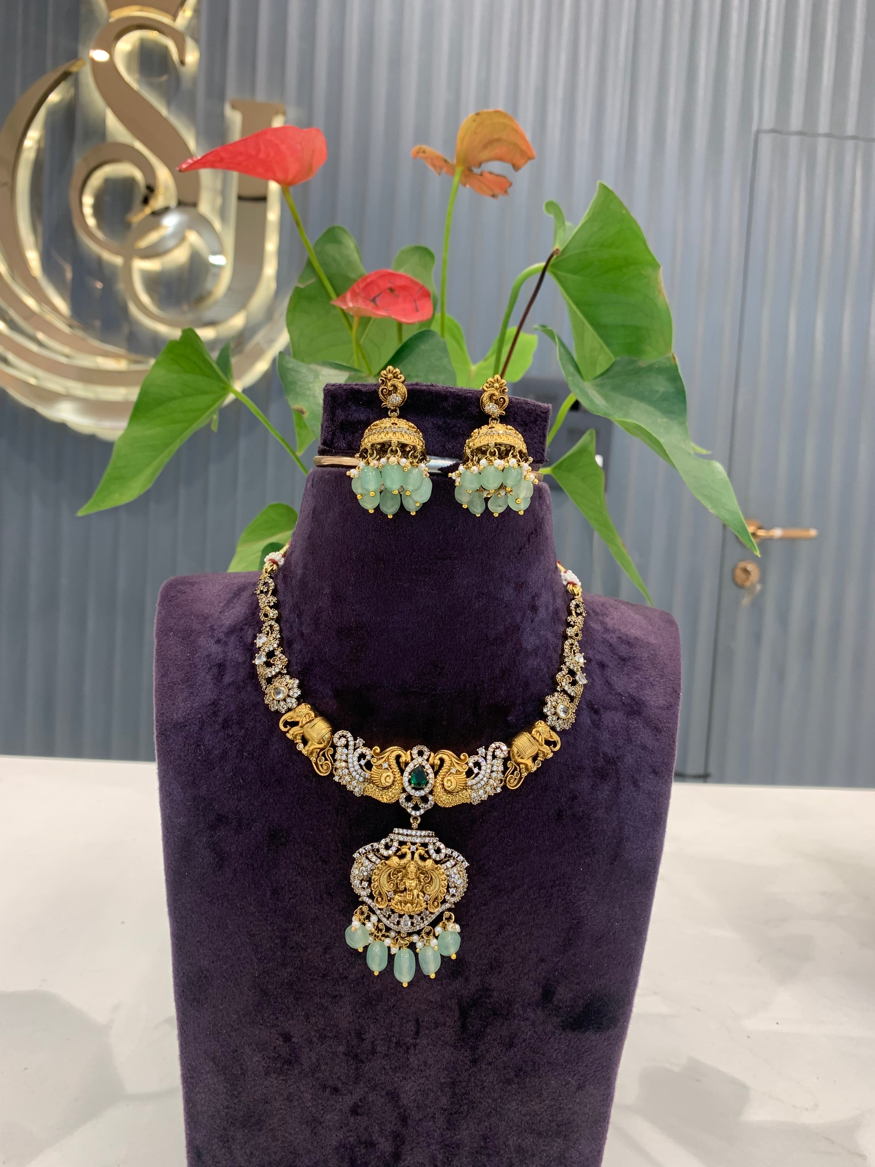 Beautiful 3D antique necklace