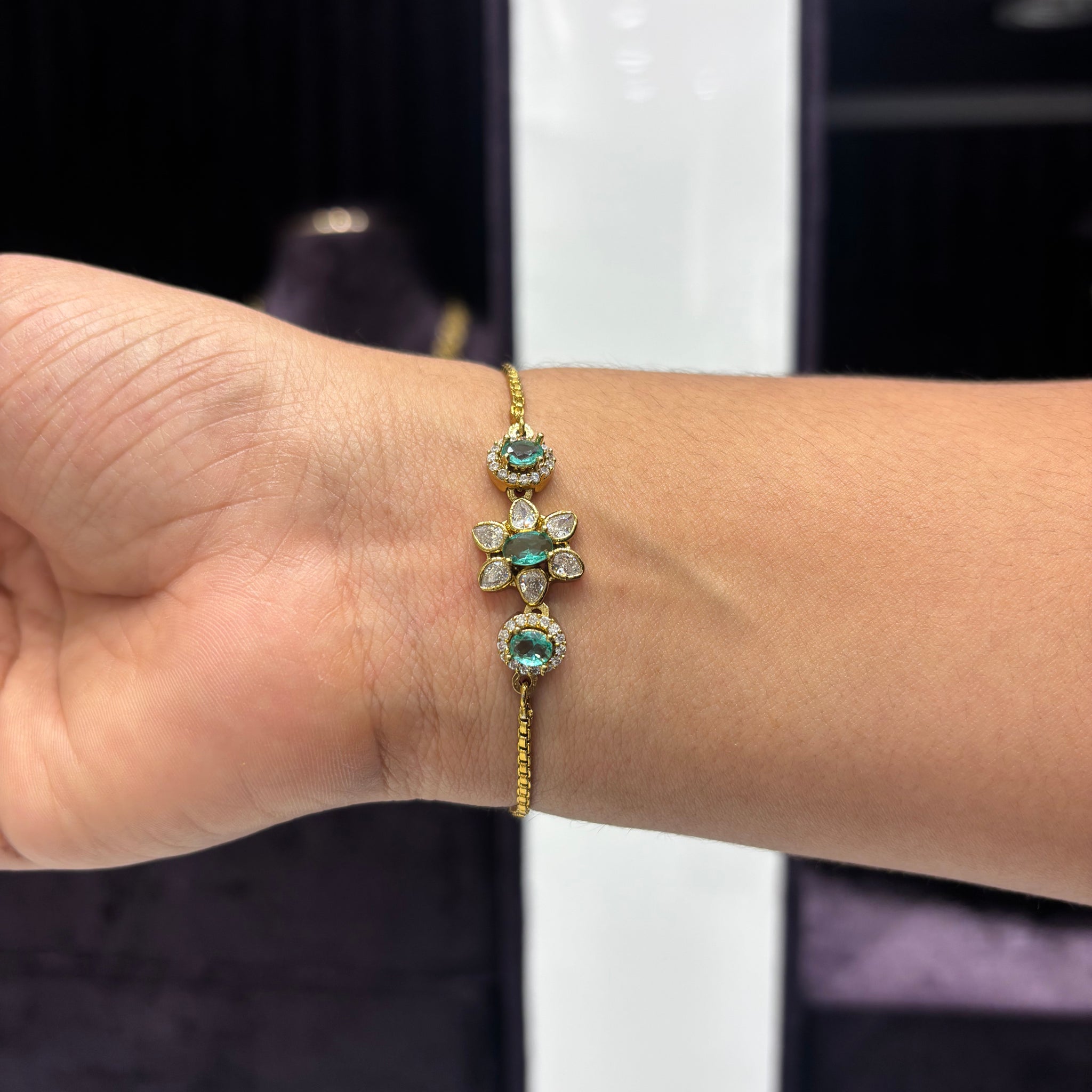 Mehandi Mint Green Stone Bracelet (Free size)
