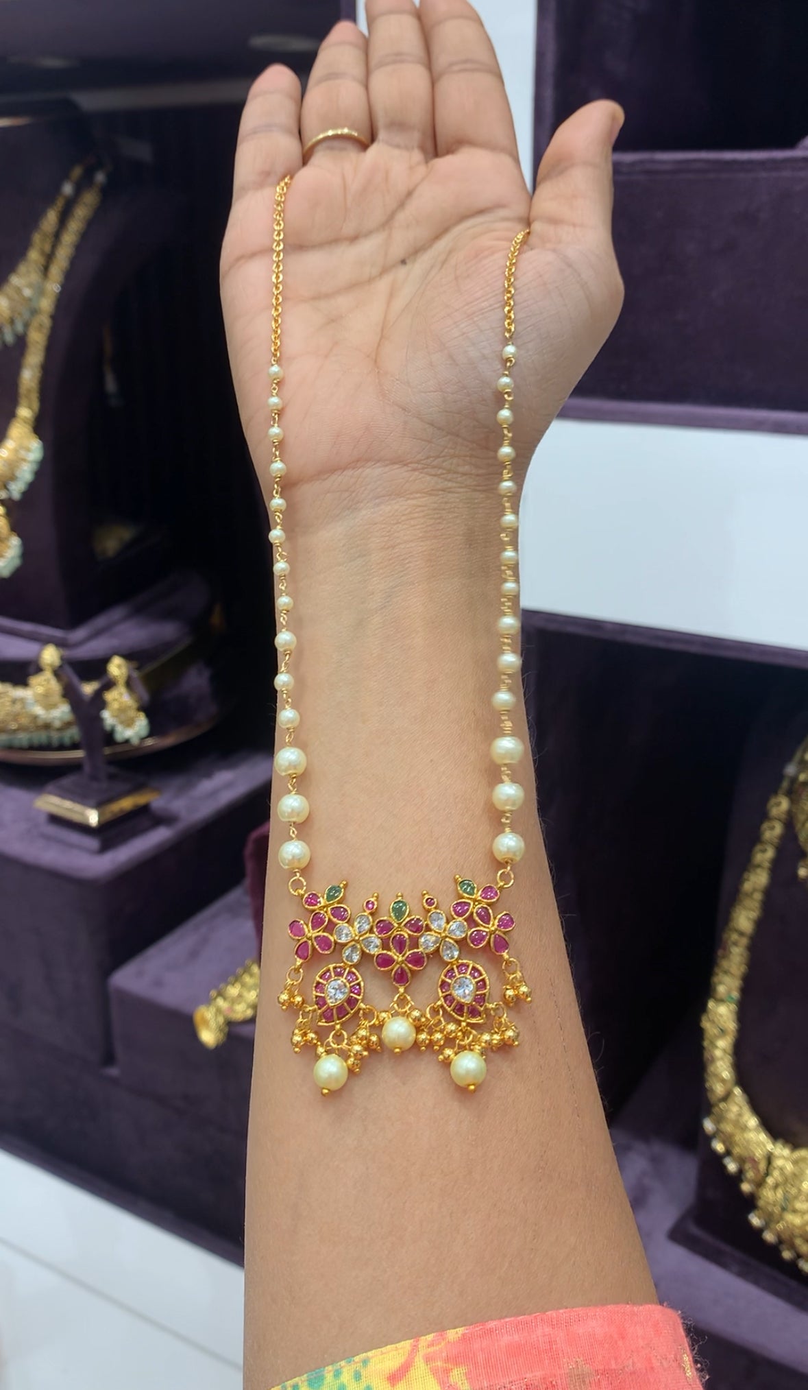 Beautiful pearls set