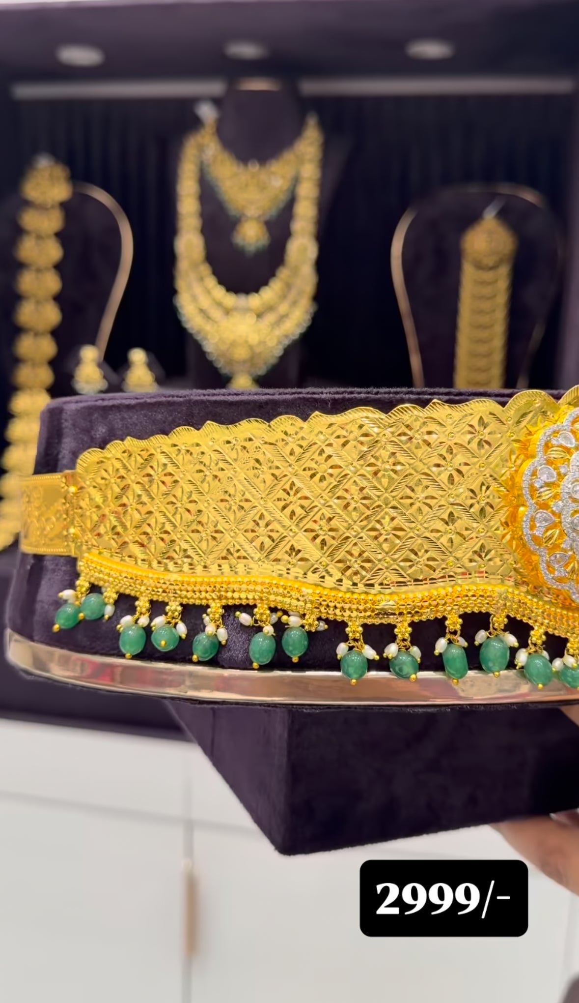 Beautiful uncut stone locket vaddanam