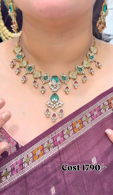 Beautiful party wear necklace