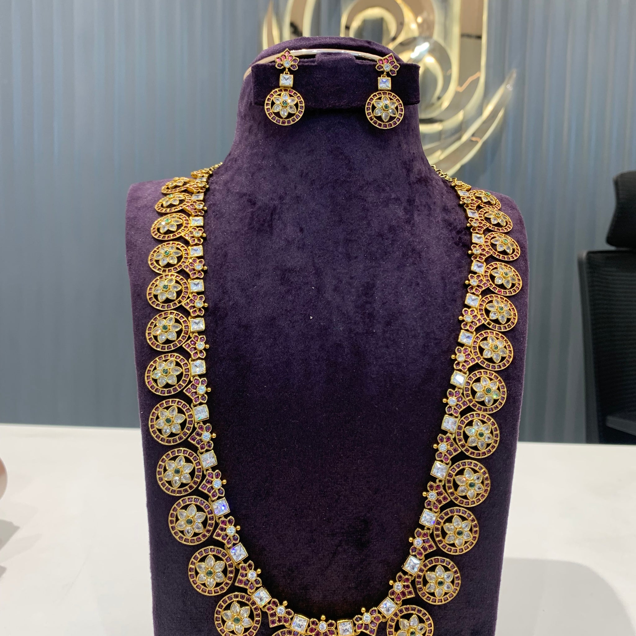 Beautiful trendy Bottu Mala haram