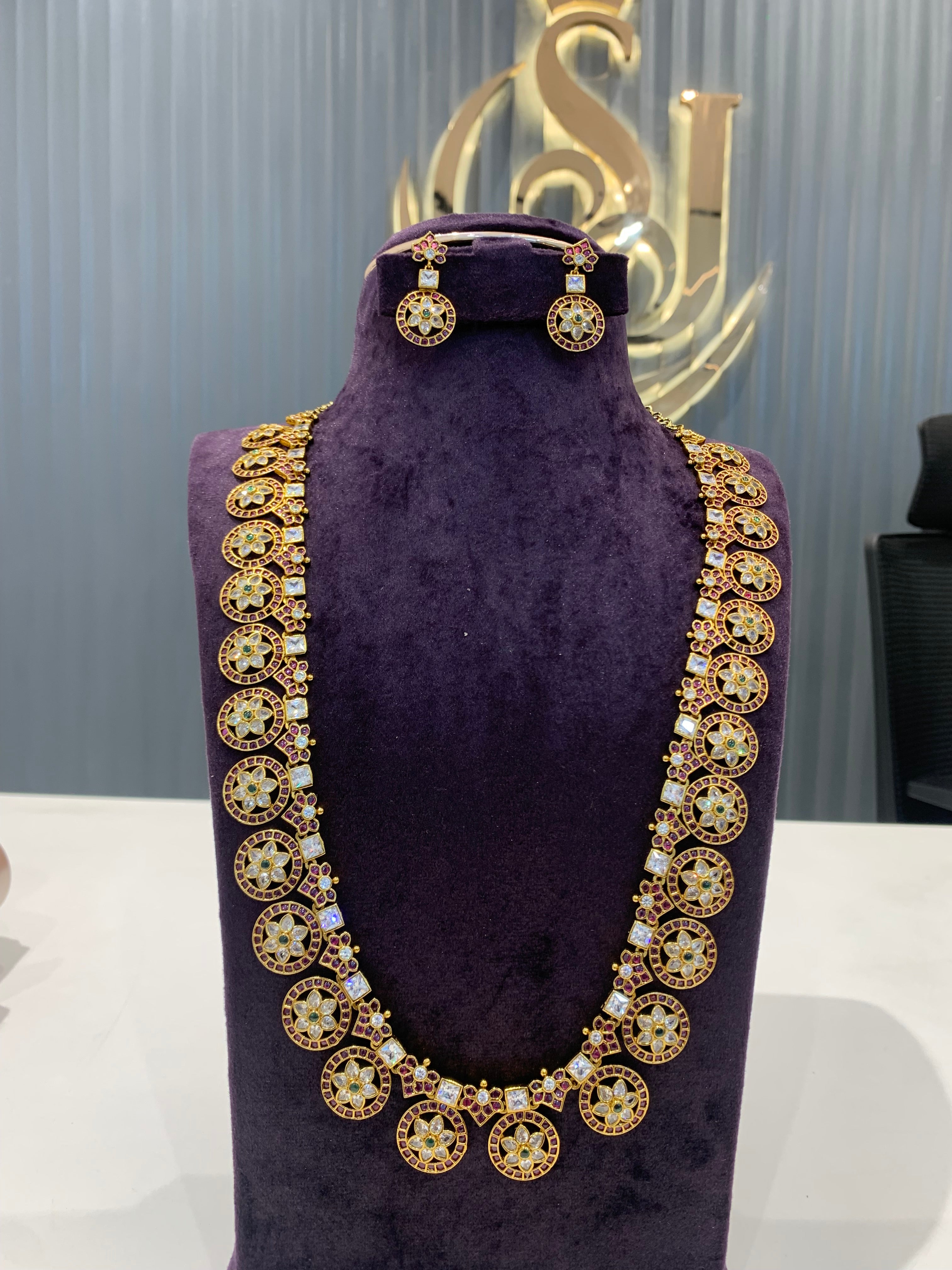 Beautiful trendy Bottu Mala haram