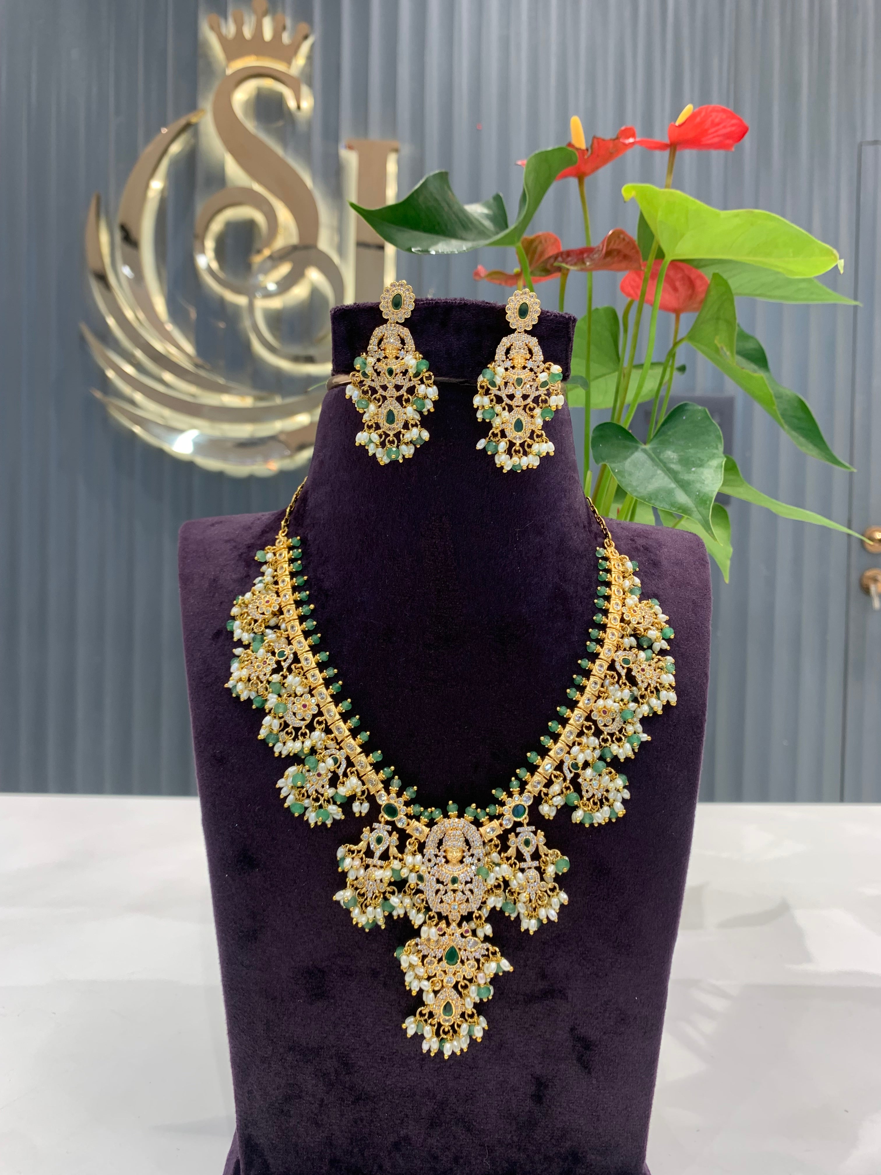 Beautiful heavy guttapusala necklace