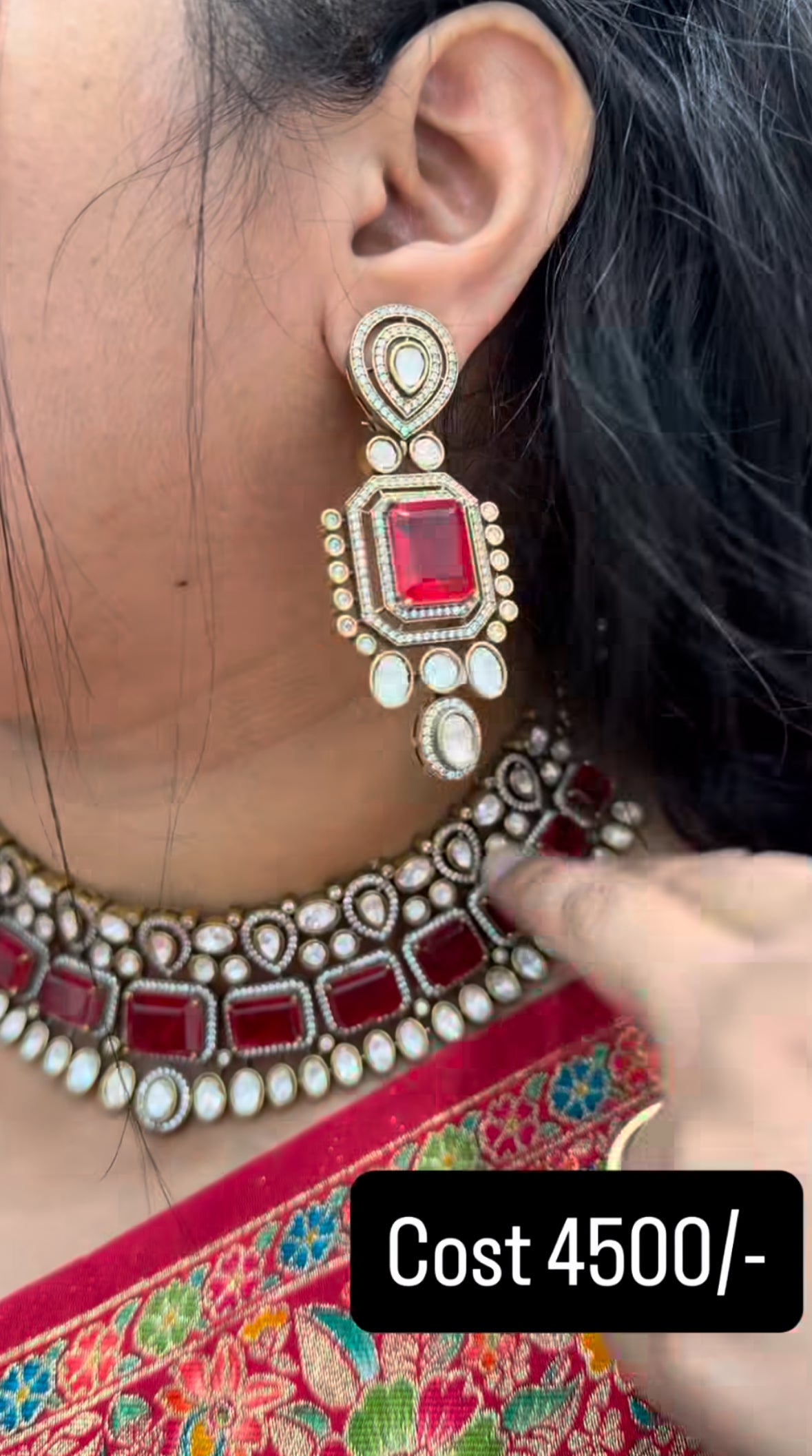 Beautiful real moissanite stone chocker