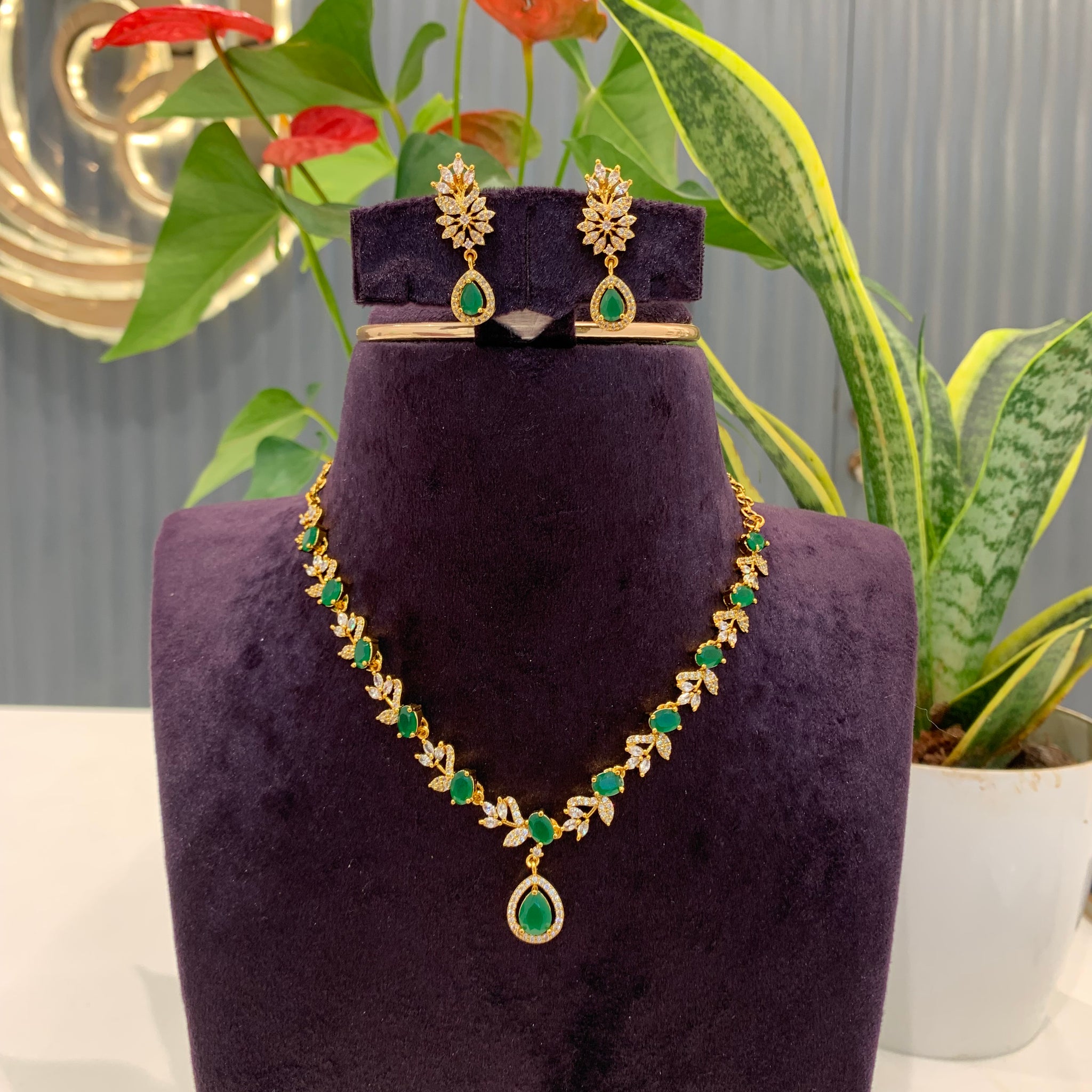 Beautiful simple nd cute necklace