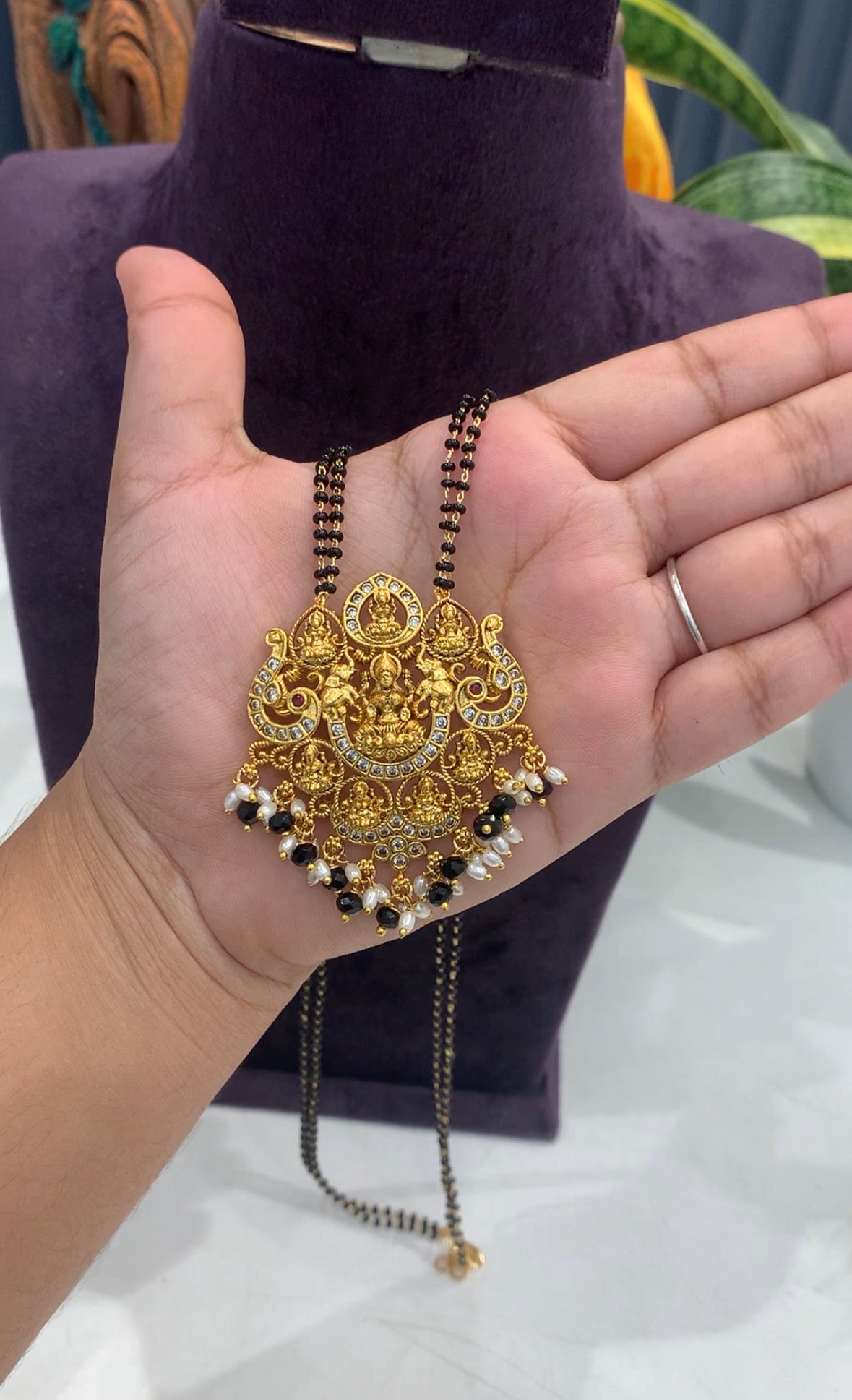 Beautiful traditional locket with 24inchs blackbeads