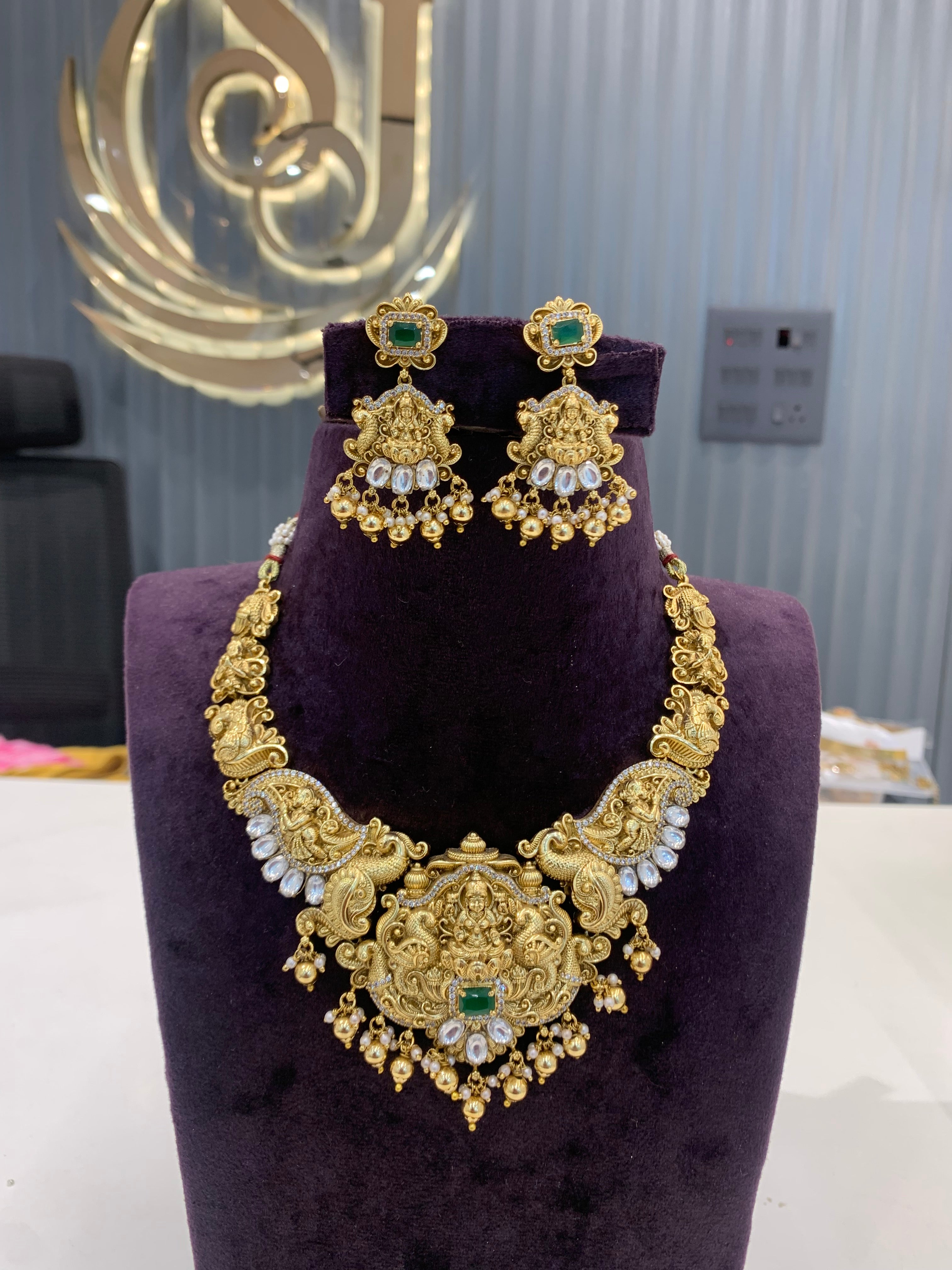 Beautiful 3D moissanite stone necklace