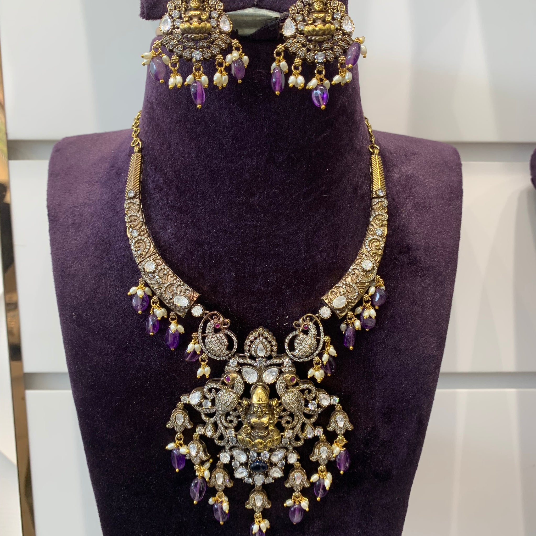 MEHANDI POLISH NECKLACE
