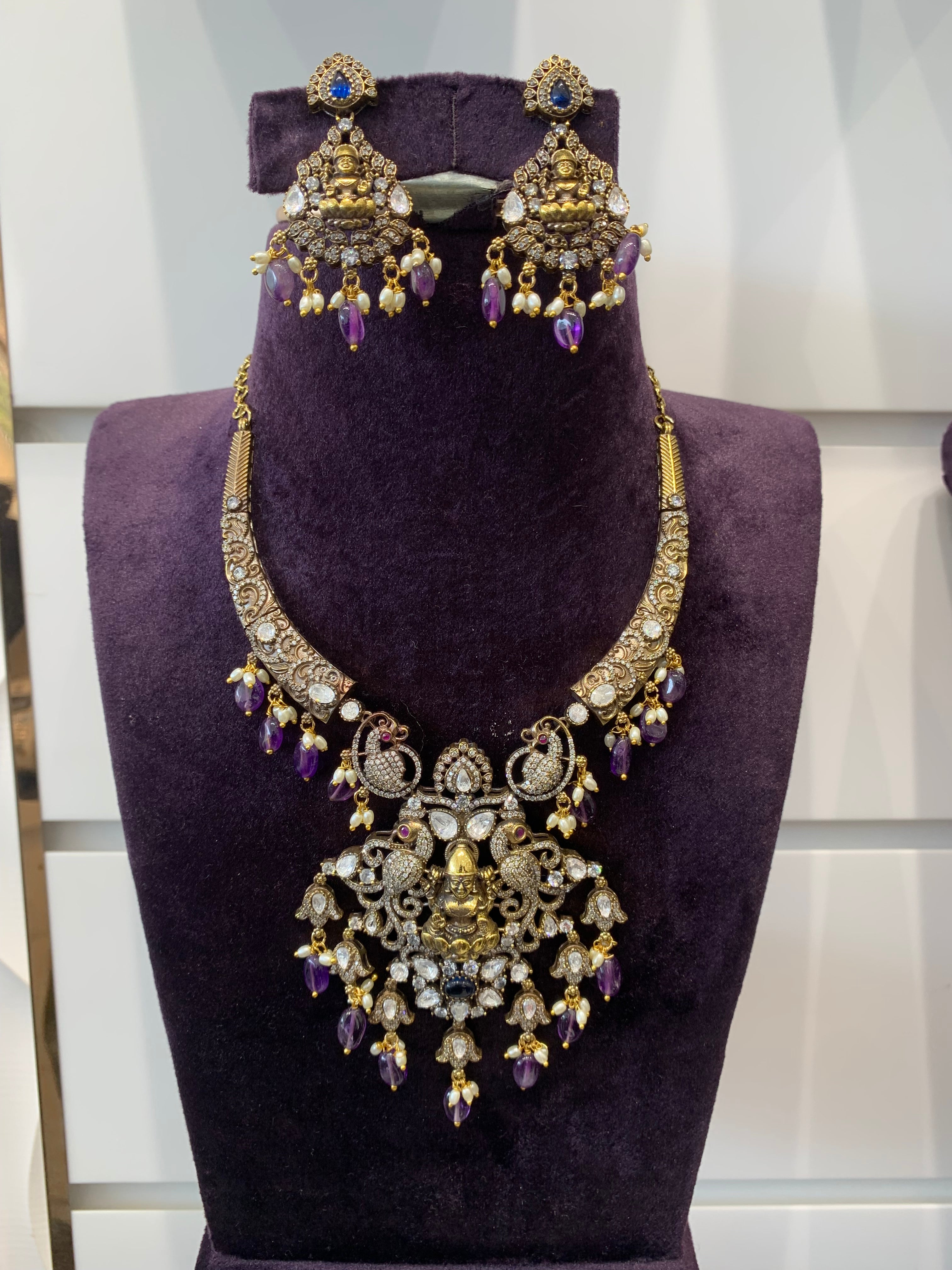 MEHANDI POLISH NECKLACE