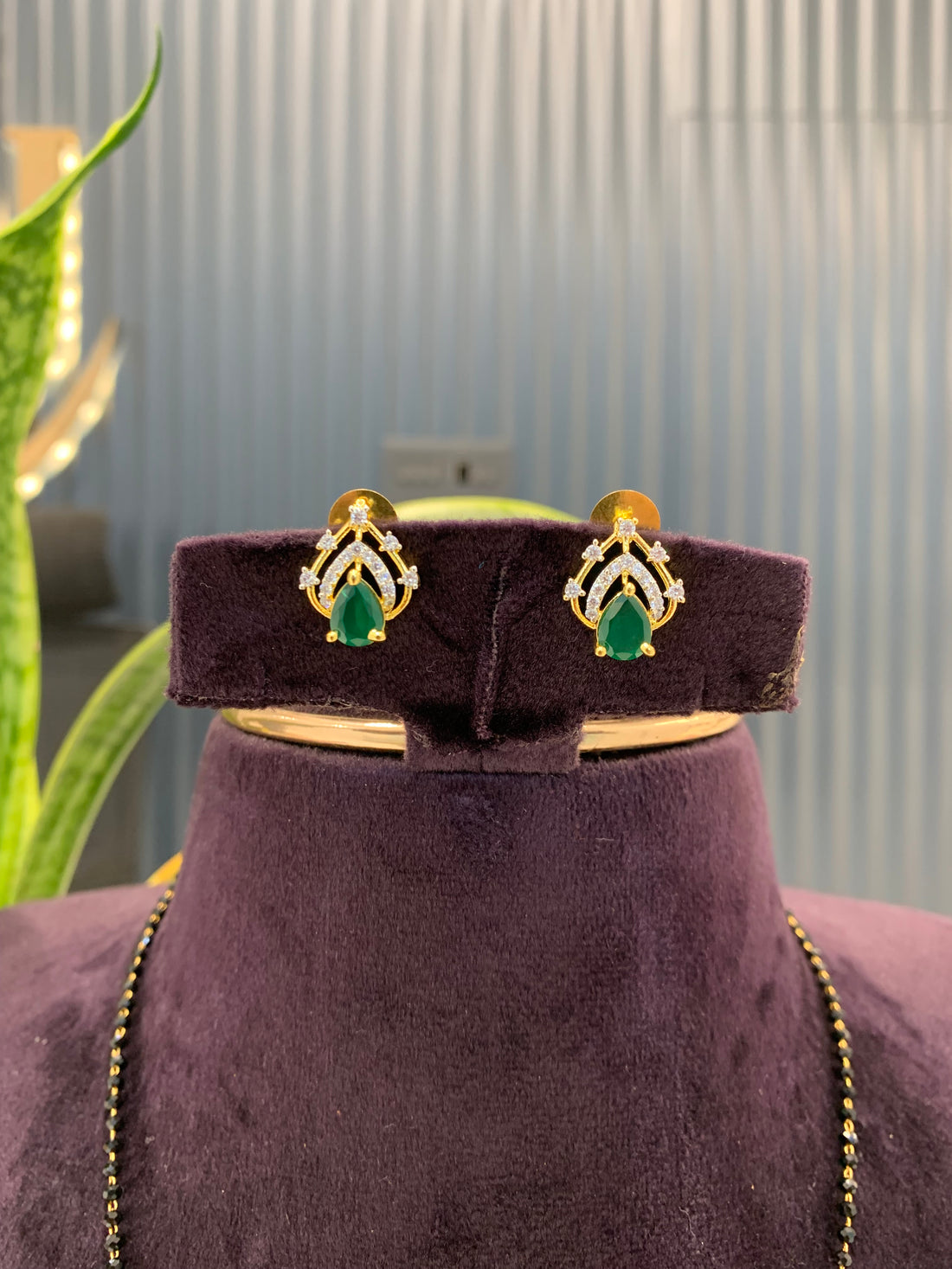 Beautiful GJ drops  Black beads with Earstuds