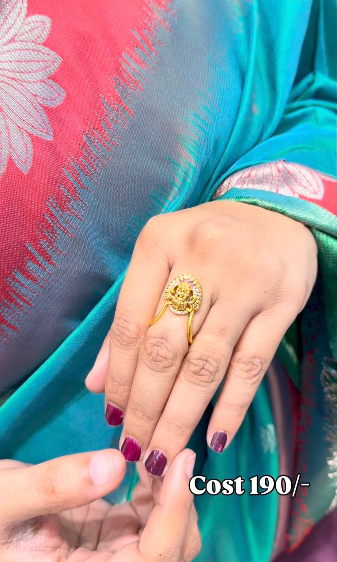 Beautiful adjustable hand ring