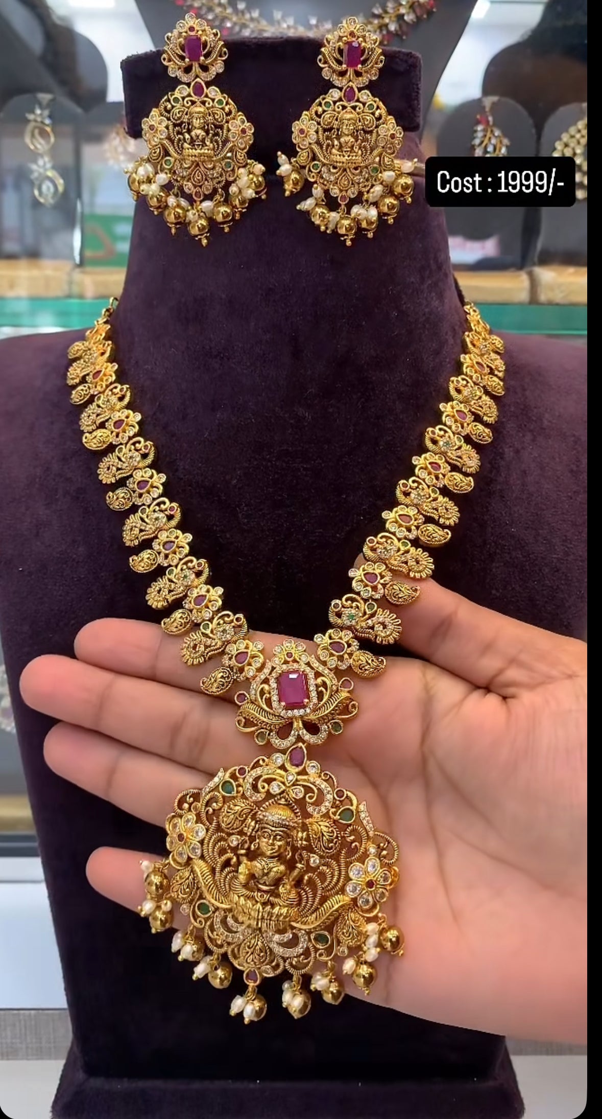 Beautiful Nakshi short necklace