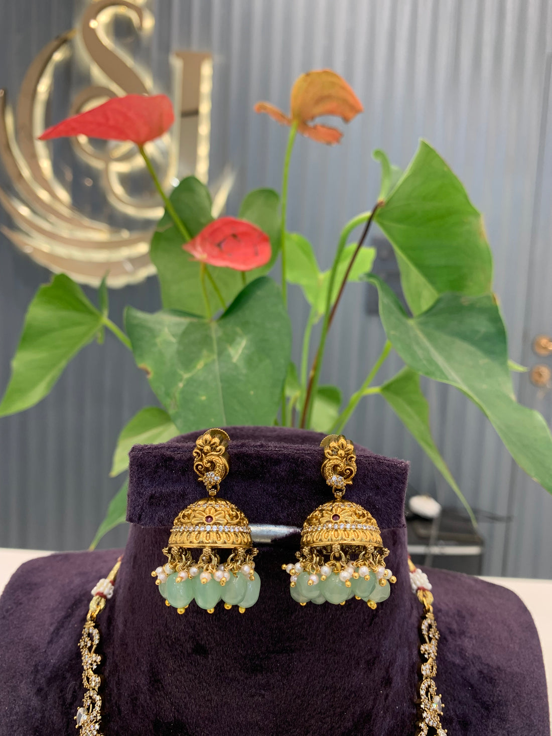 Beautiful 3D antique necklace