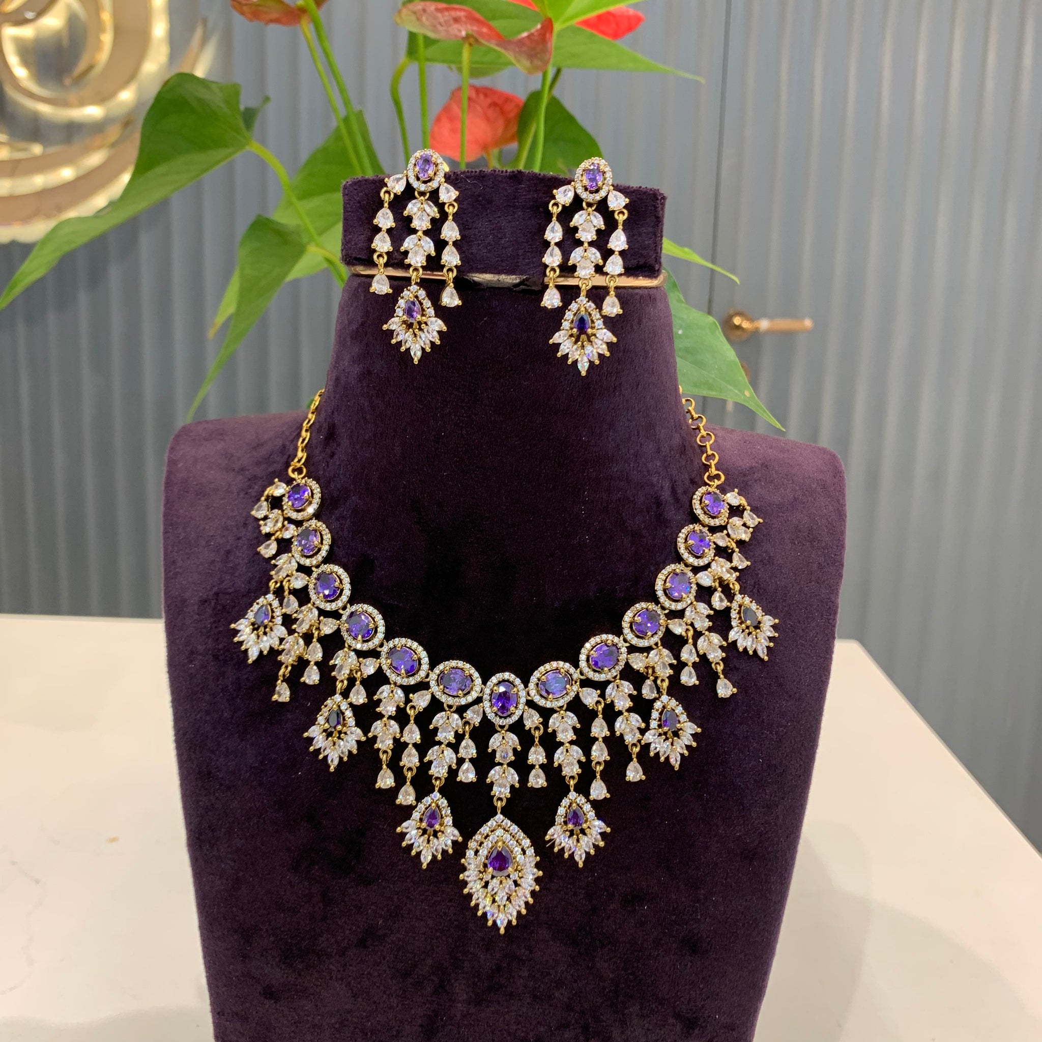 Beautiful voilet stone GJ necklace