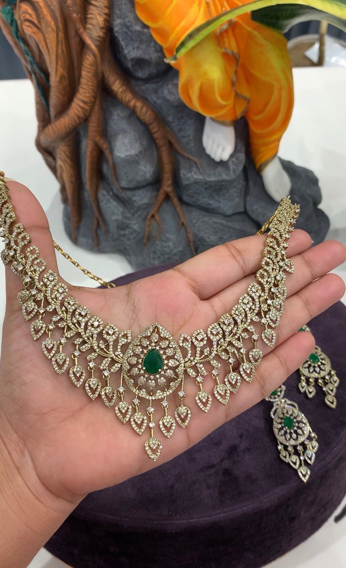 Beautiful party wear necklace