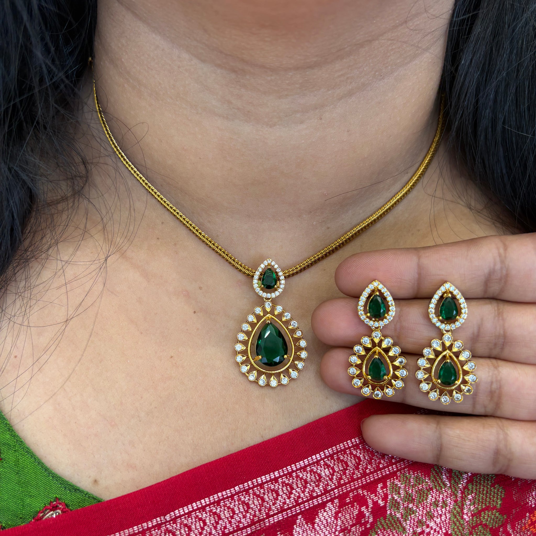 Green set (chain with removable locket)