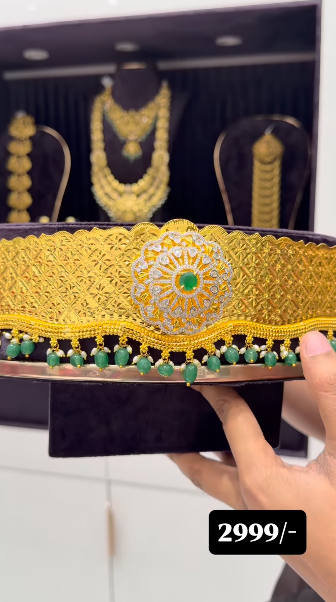 Beautiful uncut stone locket vaddanam