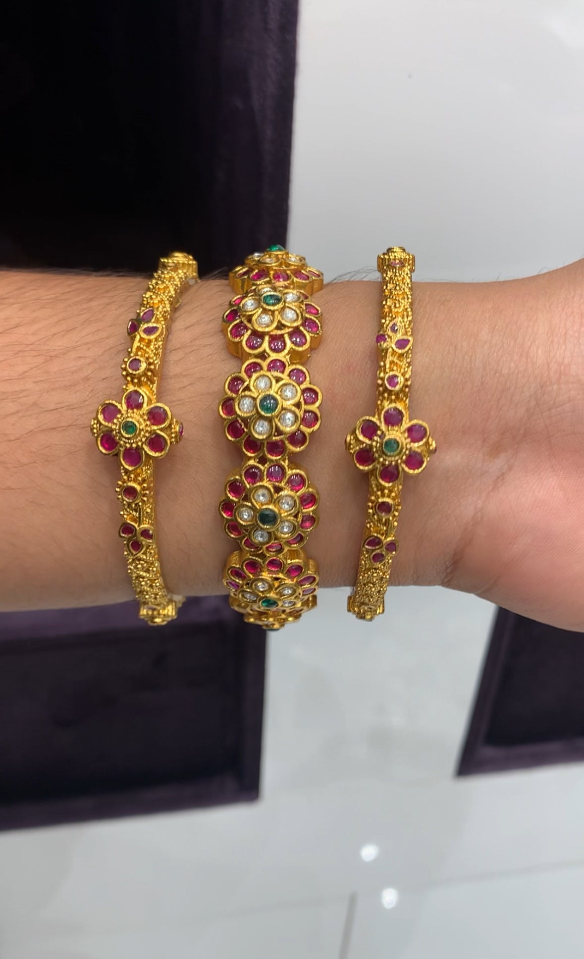 Beautiful kundhan style combo bangles only 2.8 size available( set of 3 bangles only)