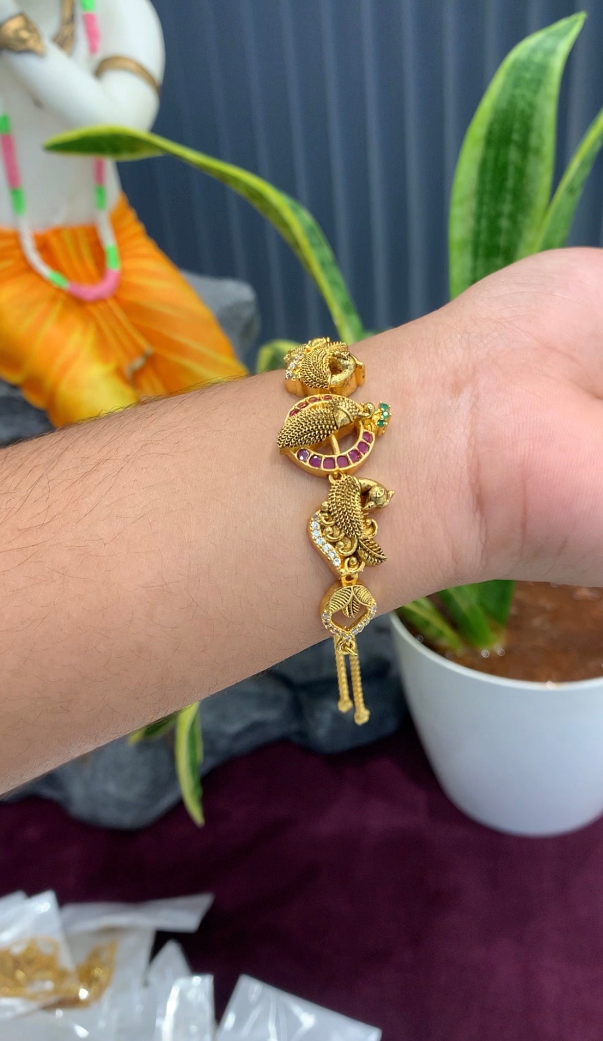 Beautiful traditional chain type bracelet