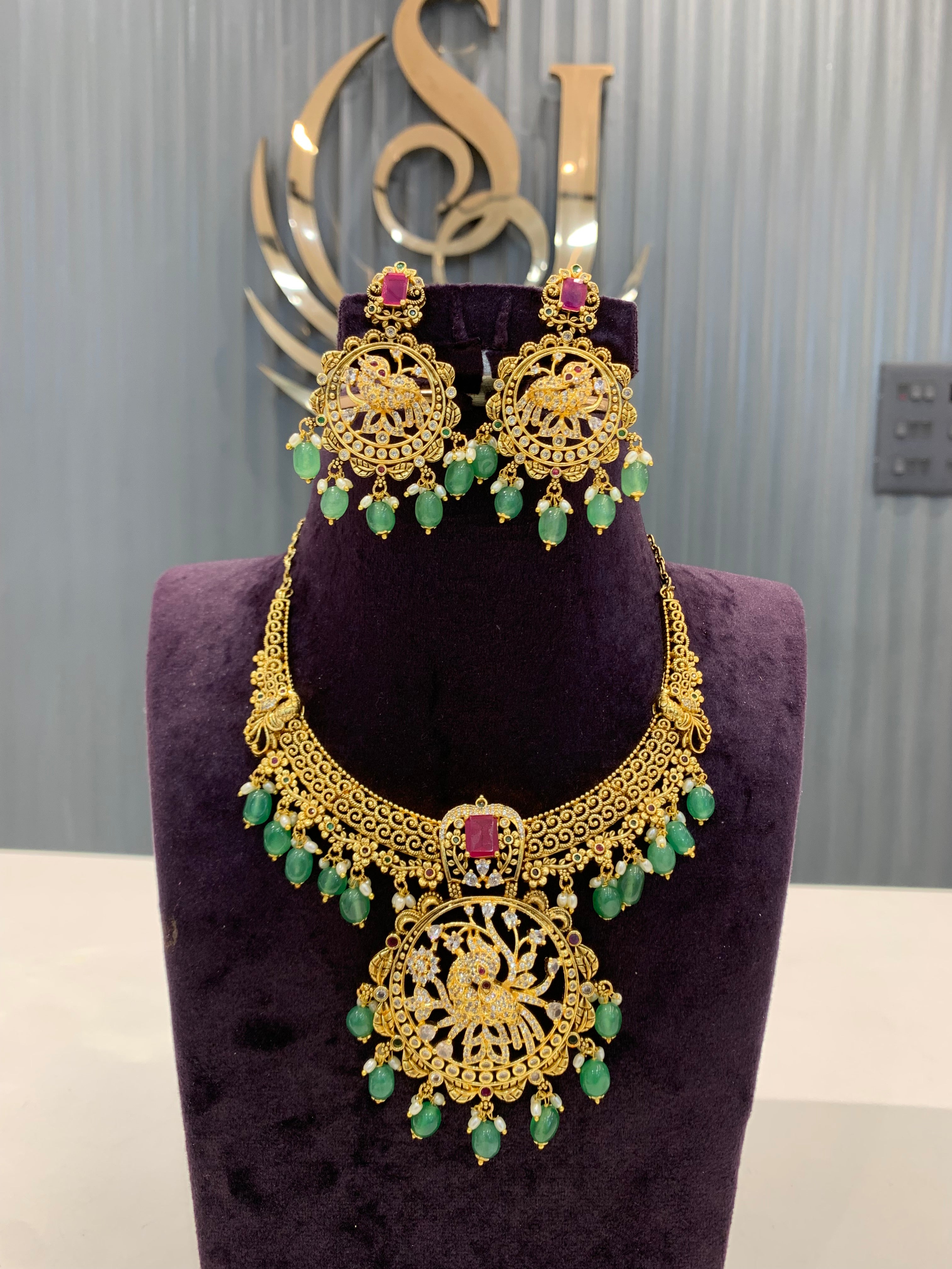 Beautiful Kanti style necklace