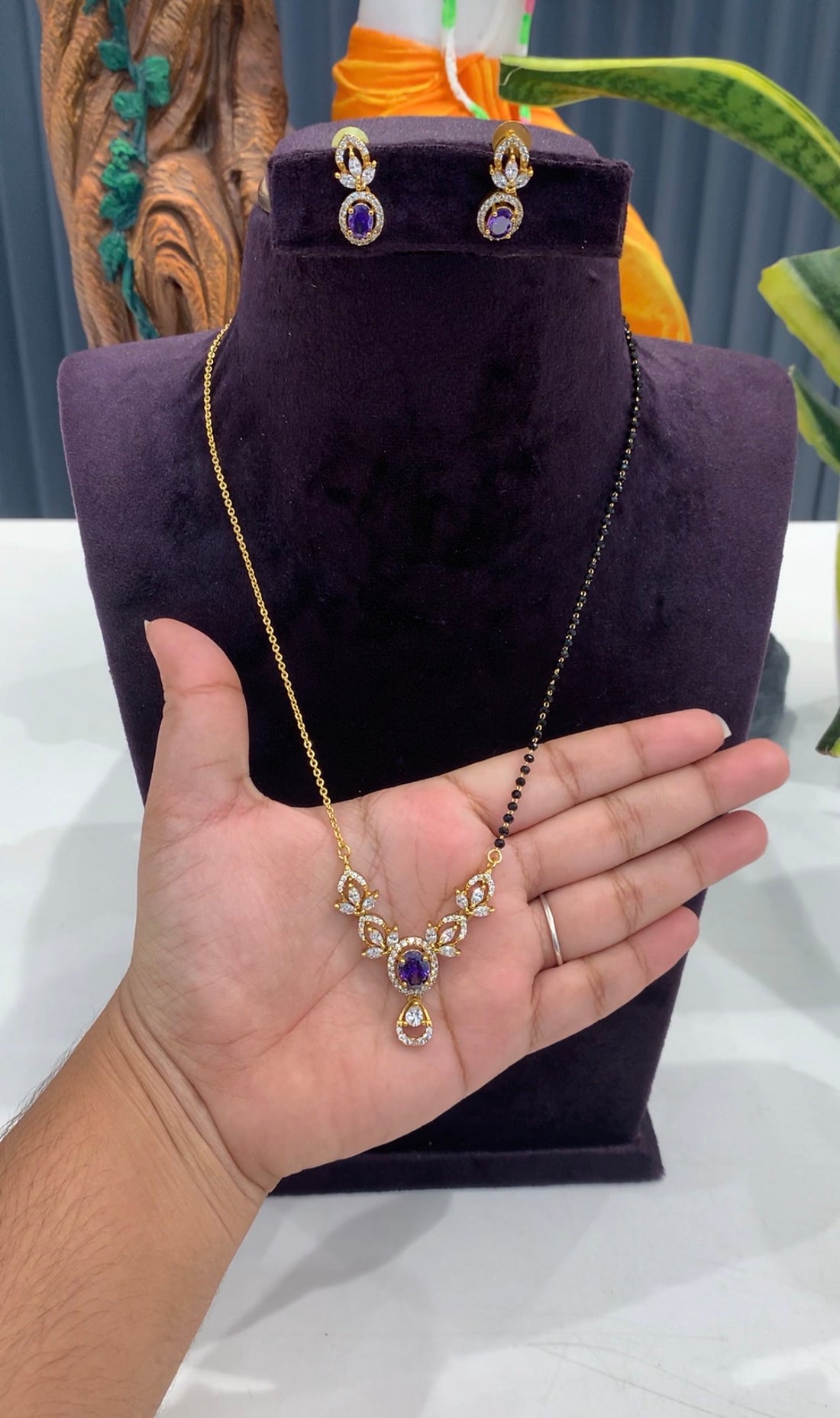 Beautiful Locket with stylish chain