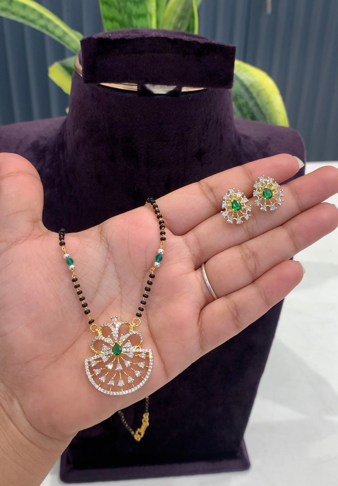 Beautiful Pendent set with blackbeads (18 inches)