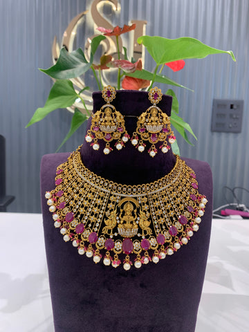 Beautiful heavy premium chocker set
