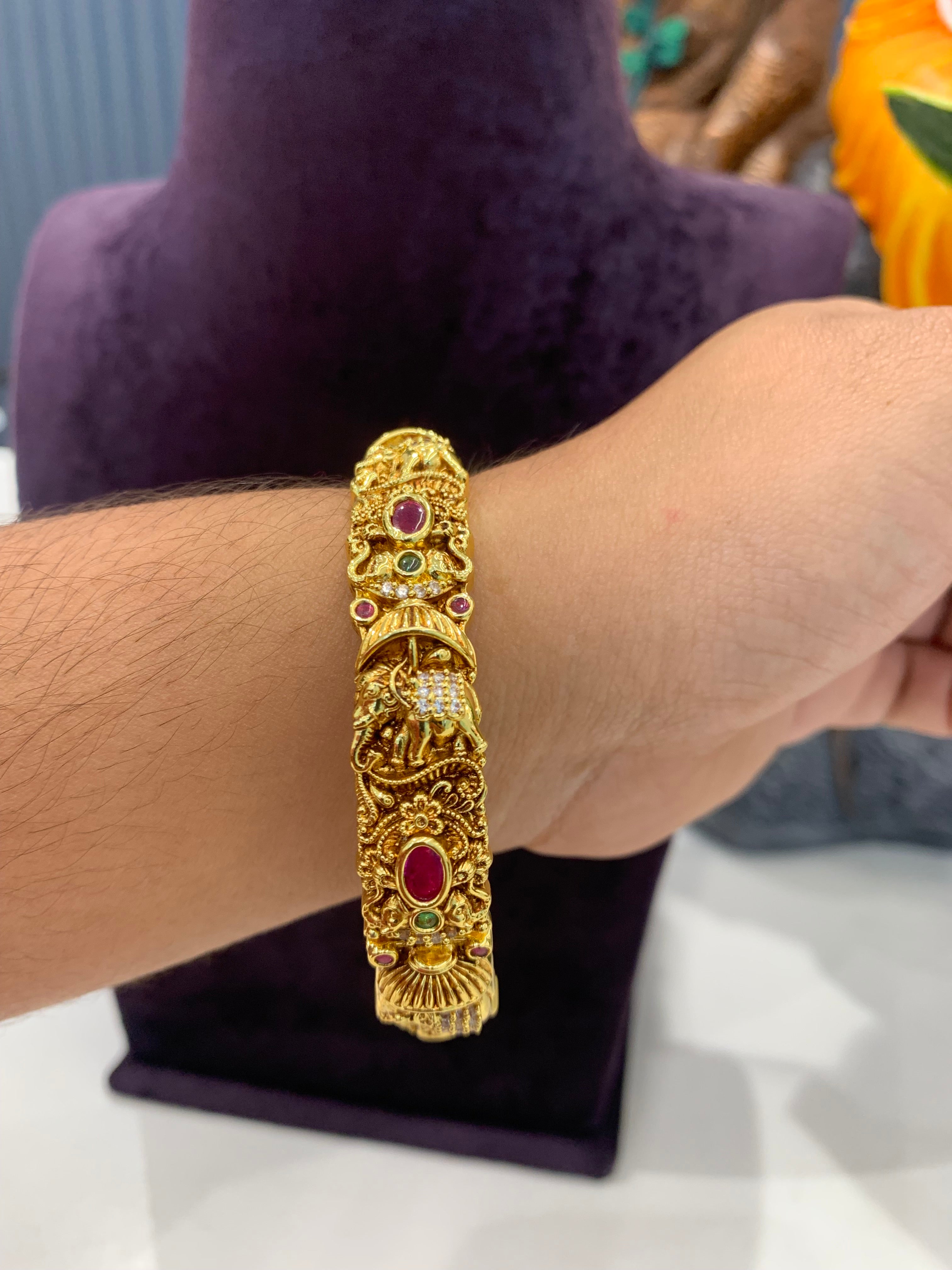 Beautiful single openable bangle