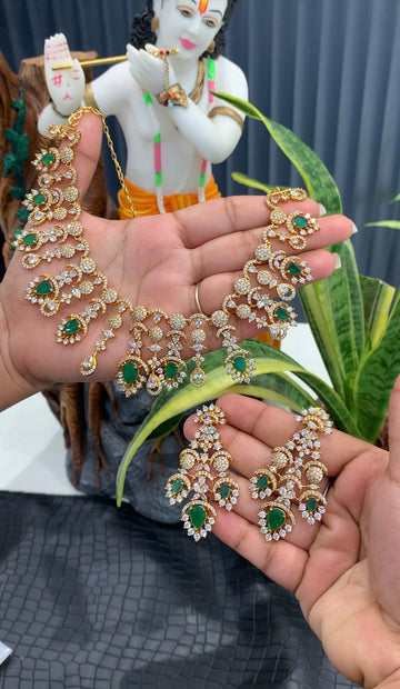 Beautiful party wear necklace