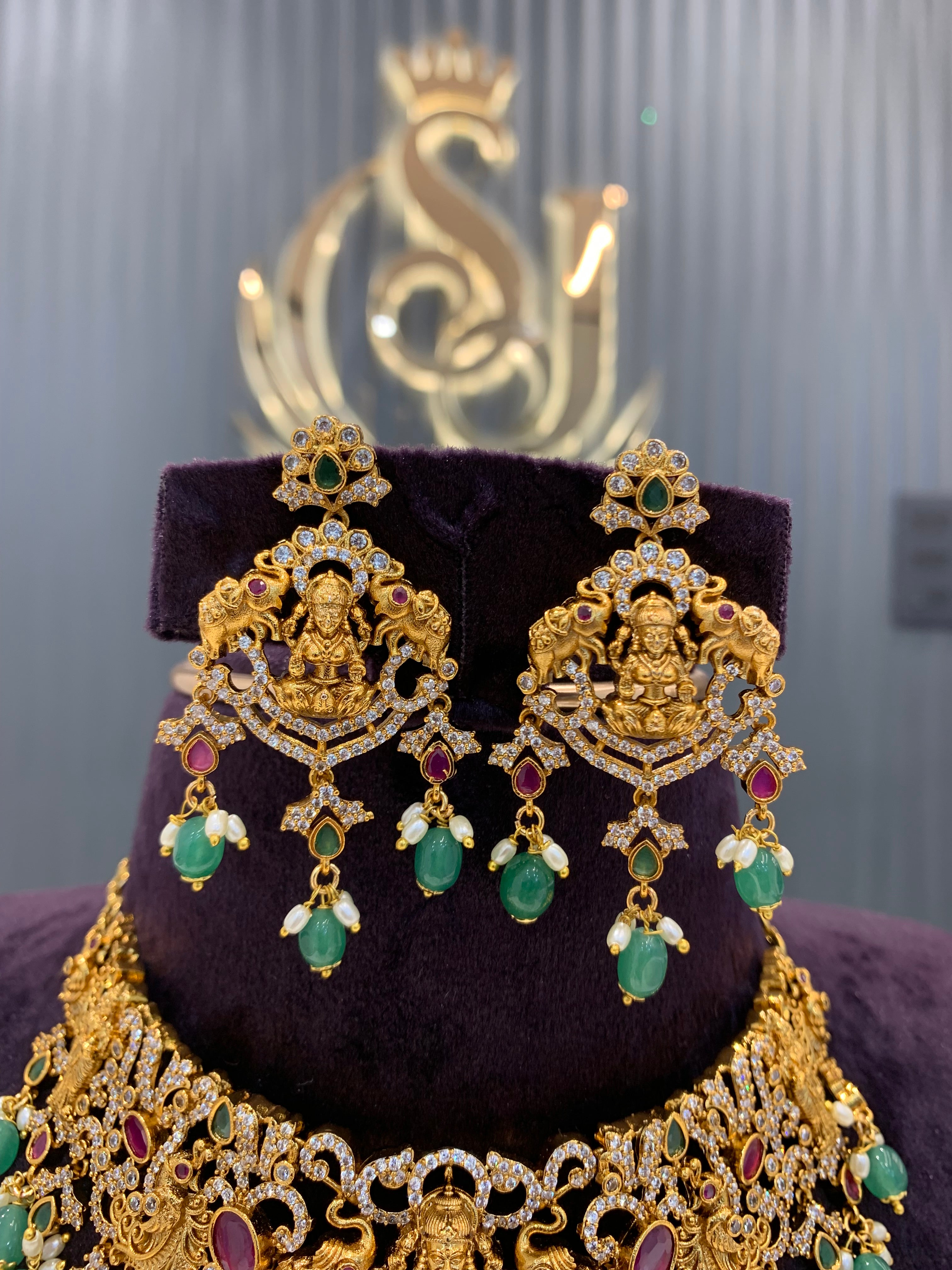 Beautiful chocker set