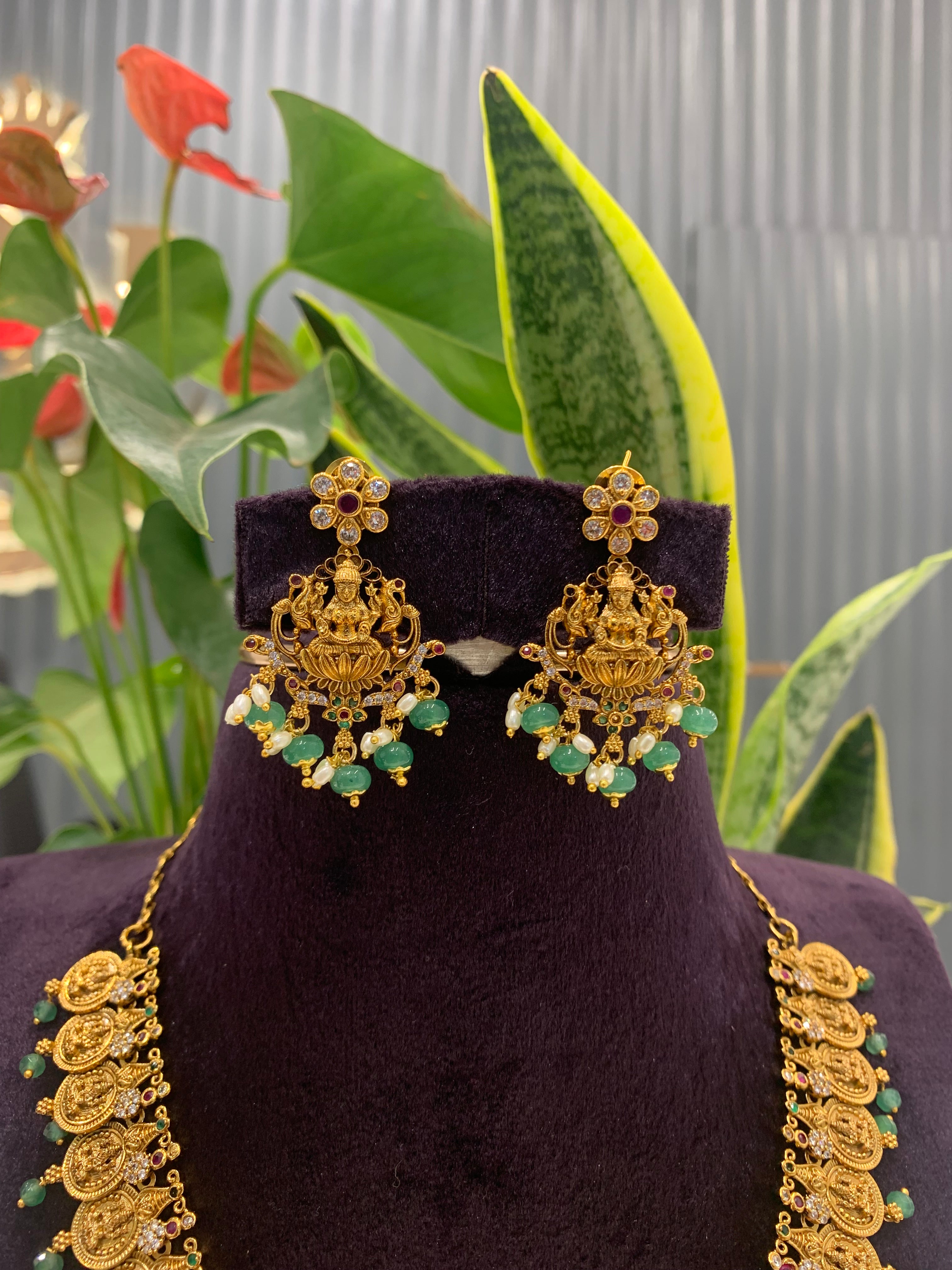 Beautiful short necklace