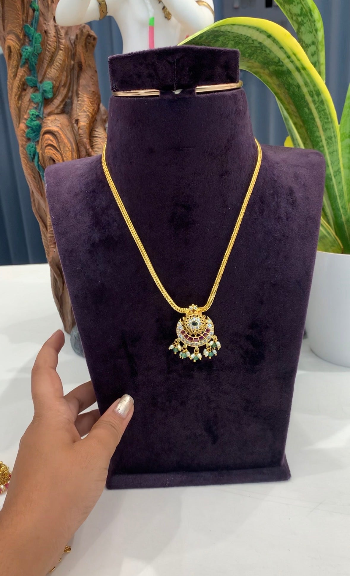 Beautiful simple nanpatti necklace