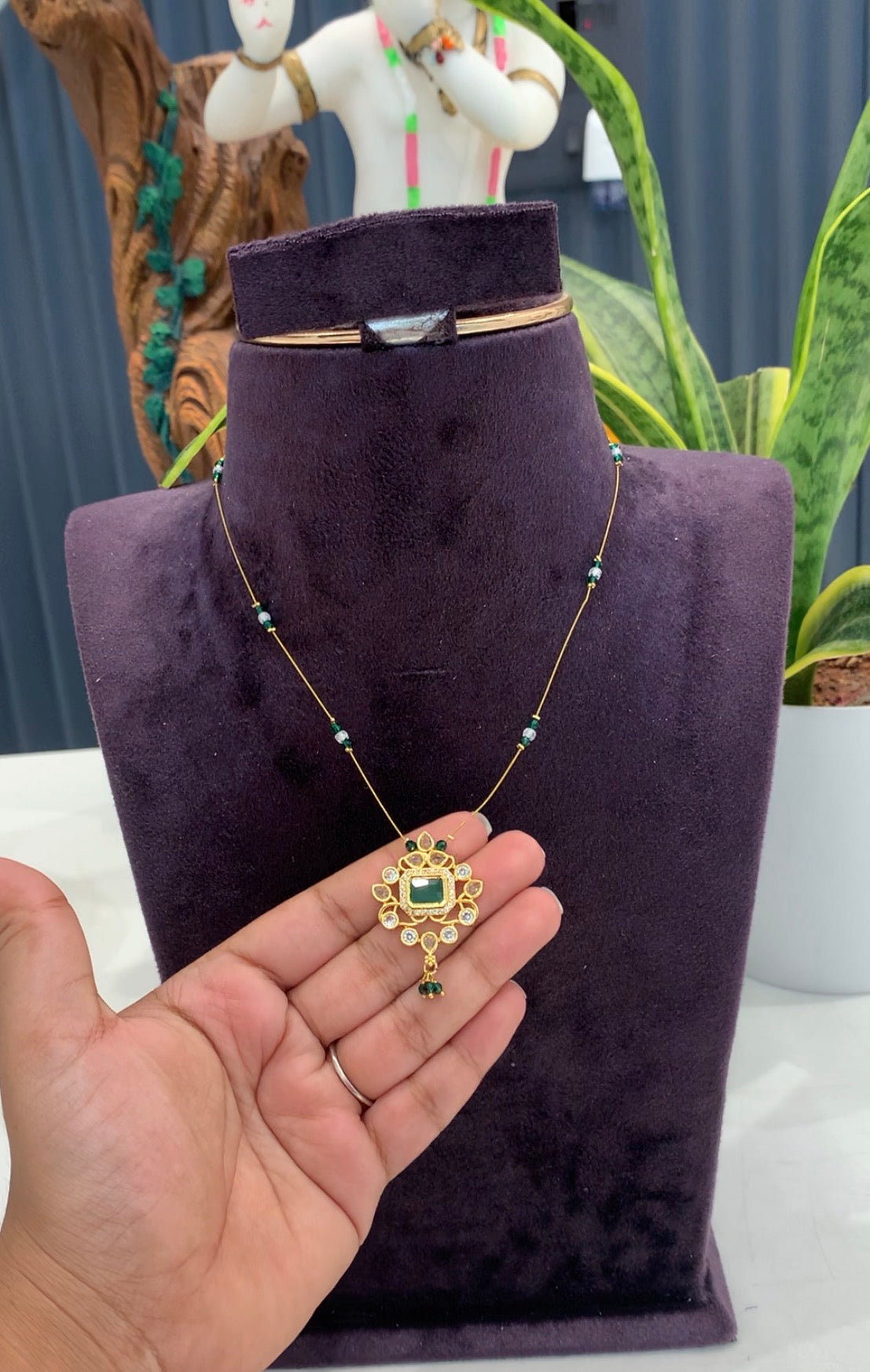 Beautiful Locket with Invisible Chain