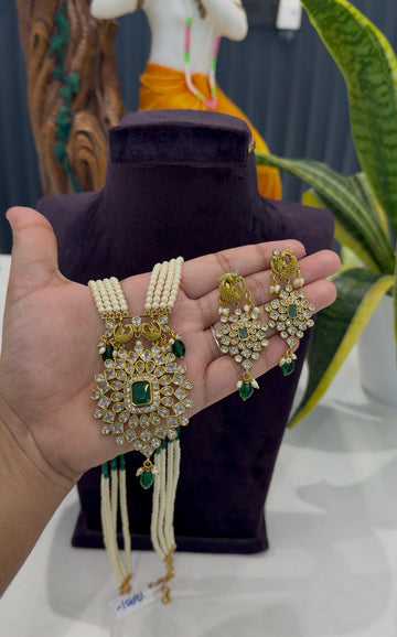 Beautiful Victoria Pendent Set with 4 lines Beadsset
