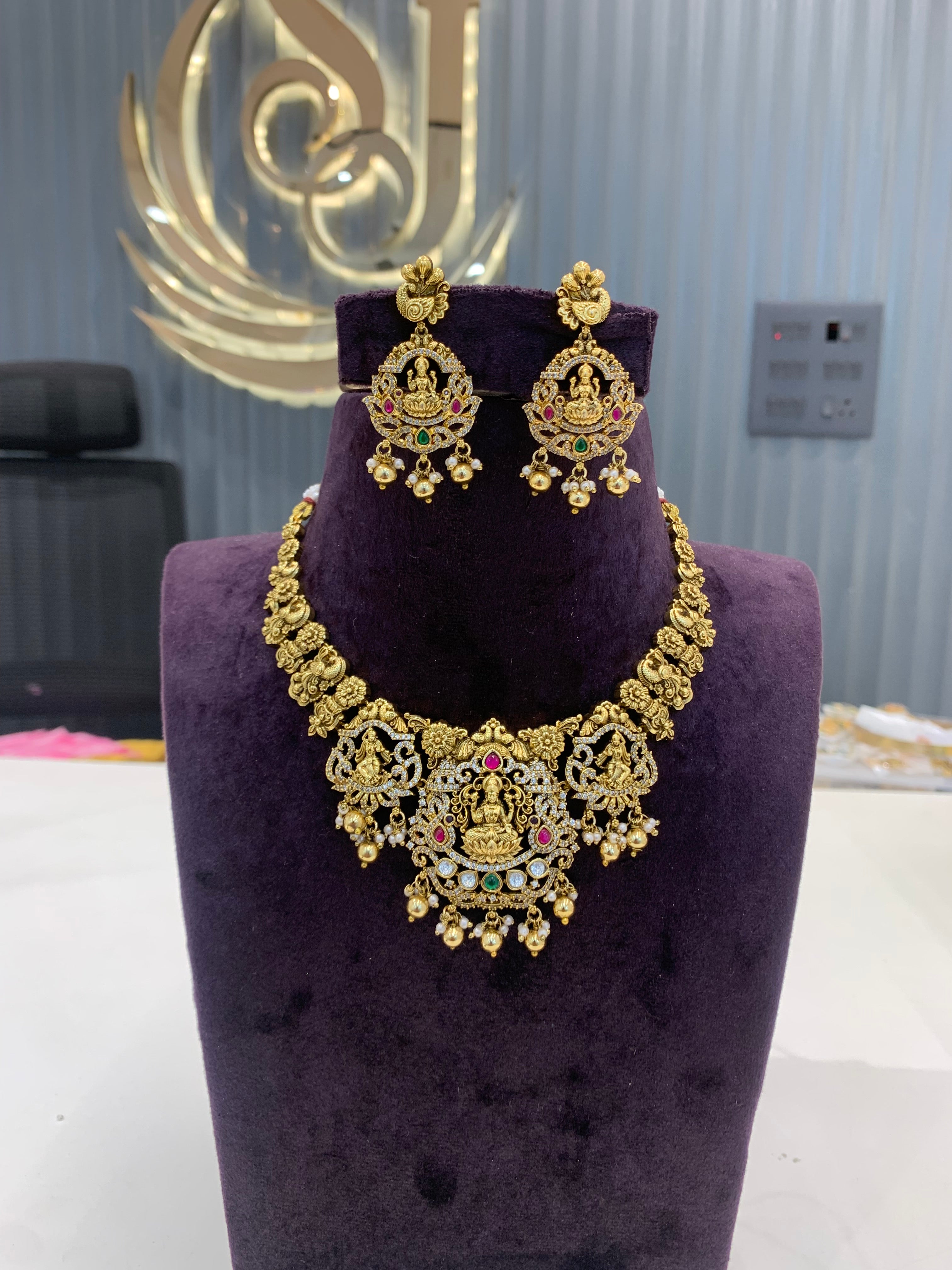 Beautiful jadav kundhan necklace