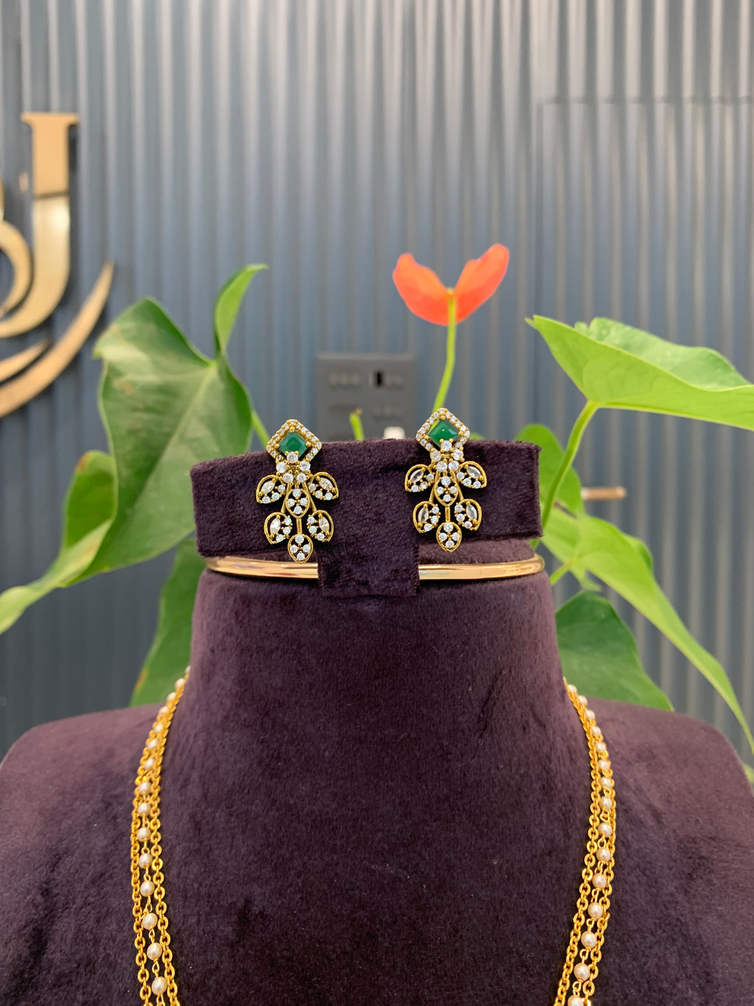 Beautiful locket set with chain and pearl chain